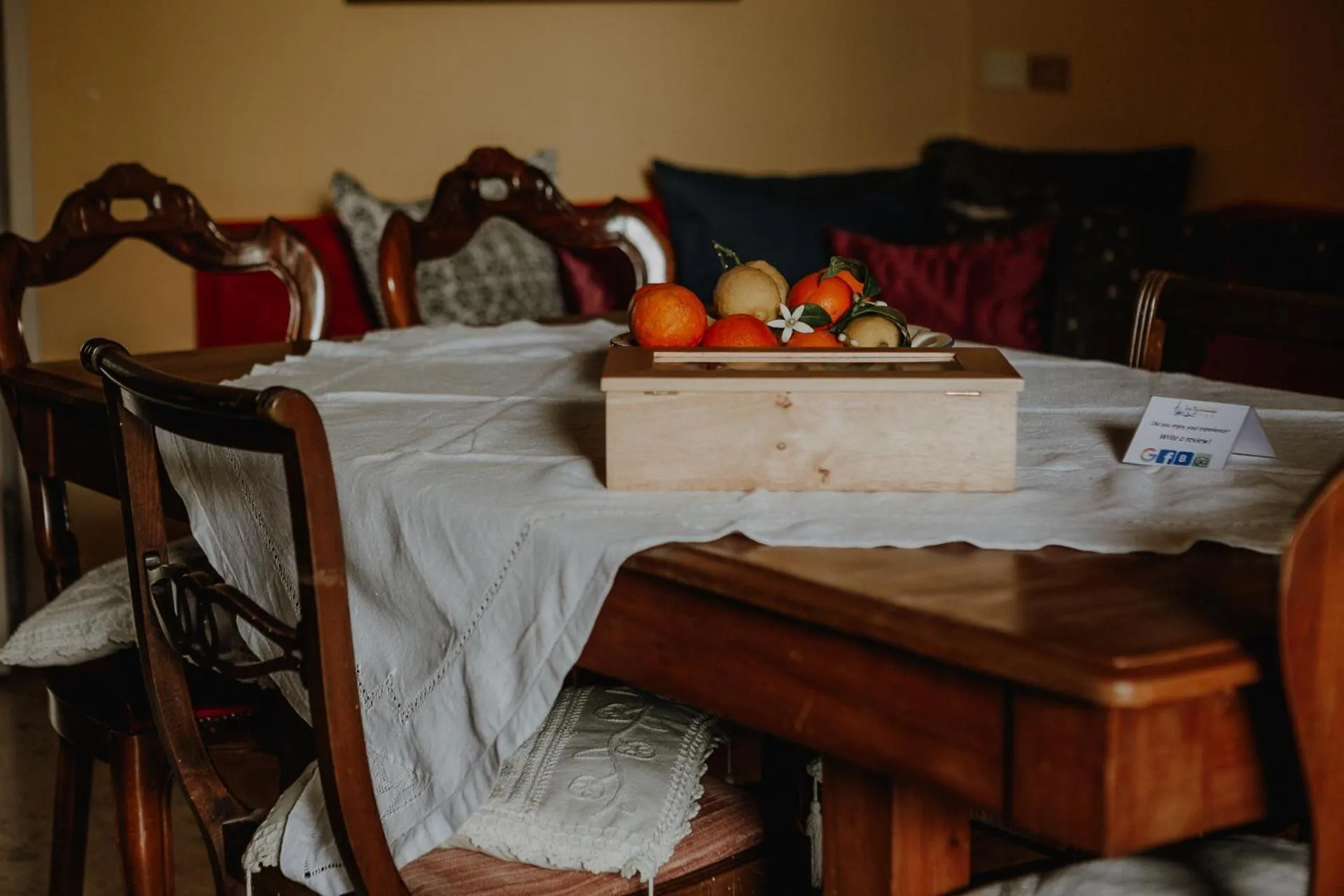 Communal lounge/ TV room in La Baronessa B&B