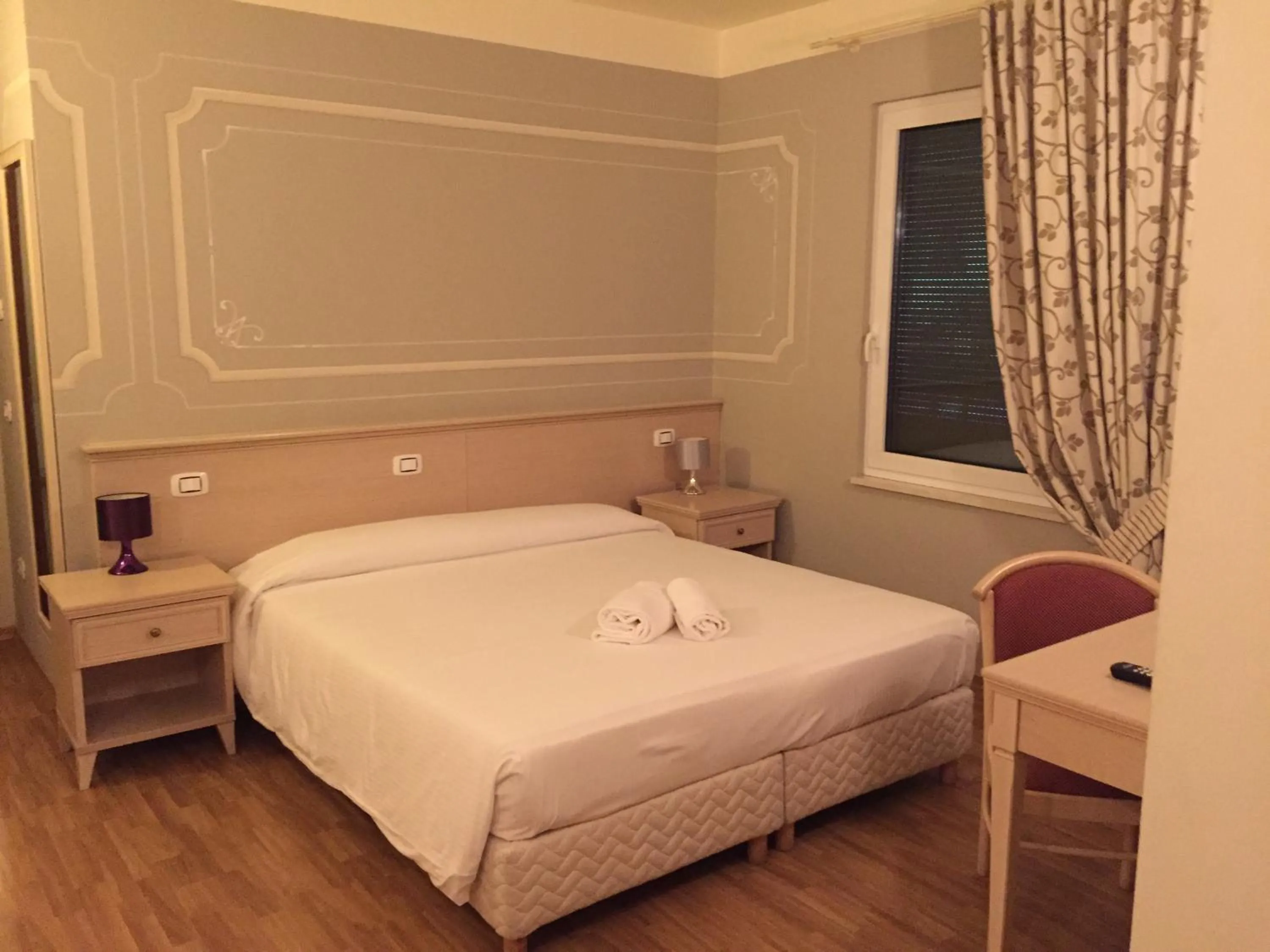 Bedroom, Bed in Albergo La Quiete