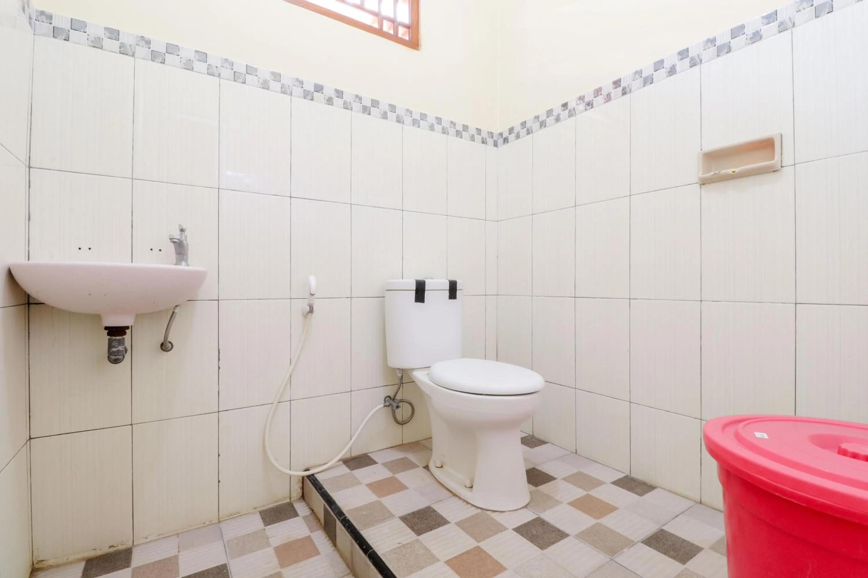 Bathroom in Dewisri Homestay