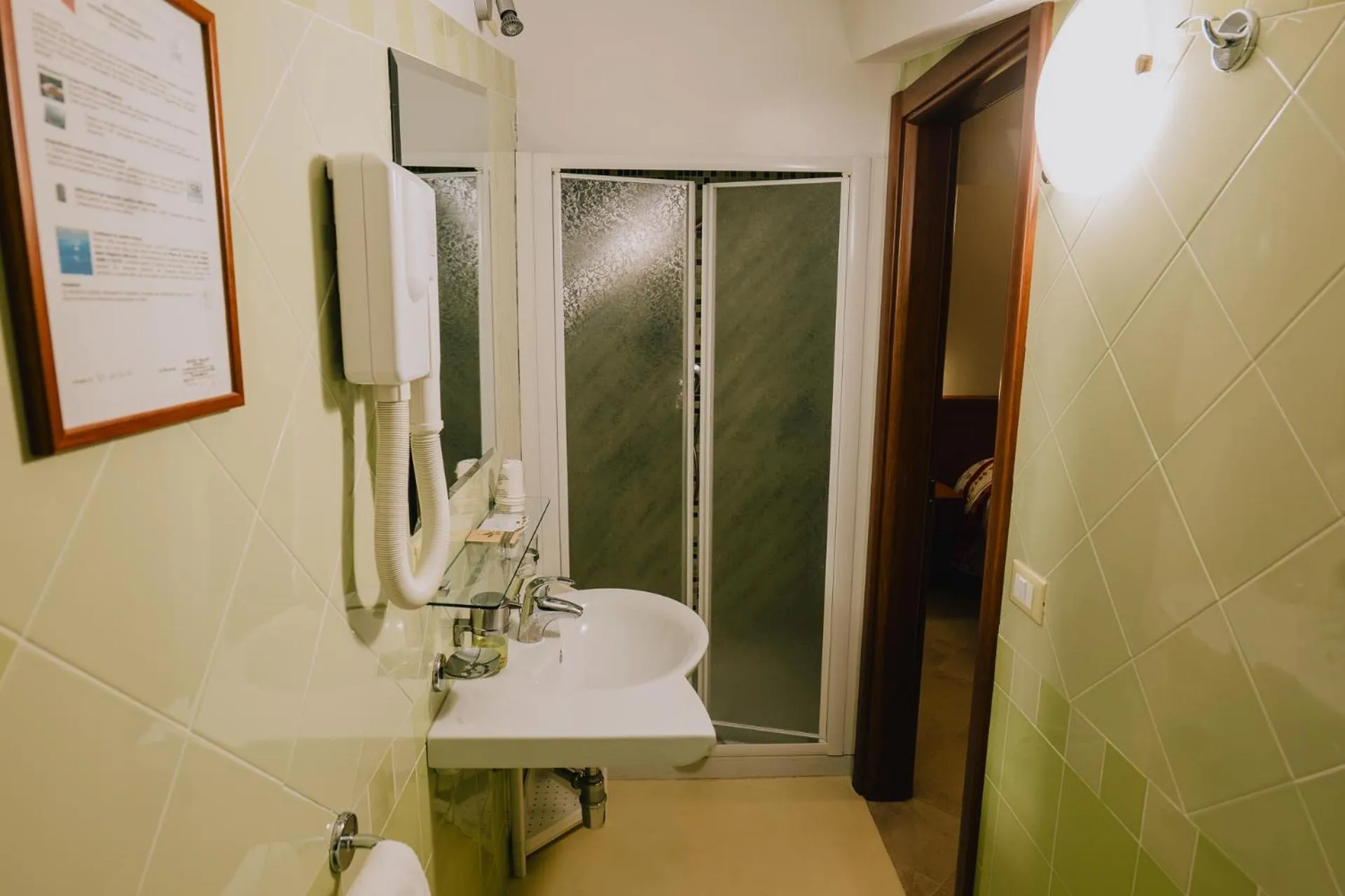 Shower in Hotel Nilde