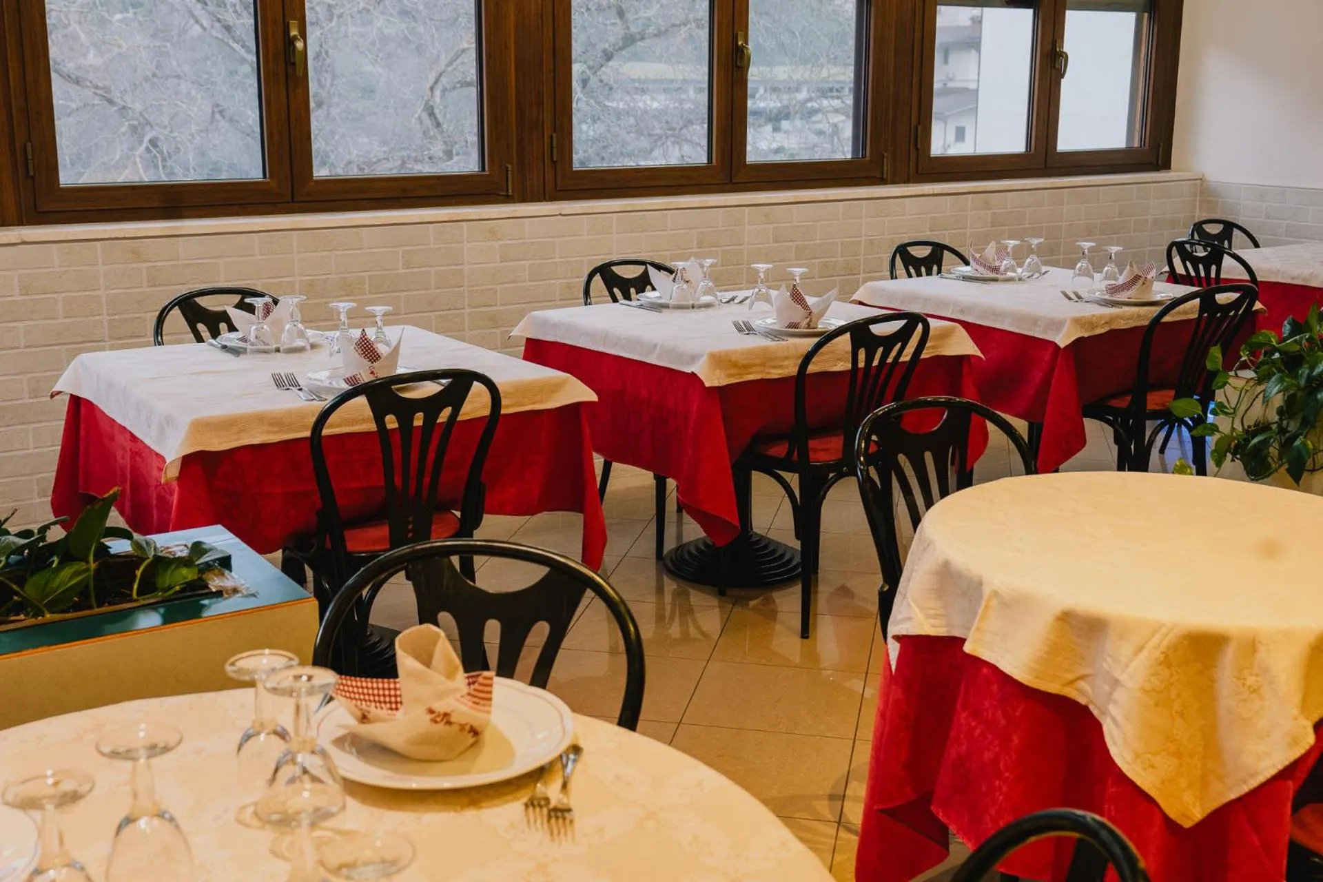 Restaurant/places to eat in Hotel Nilde