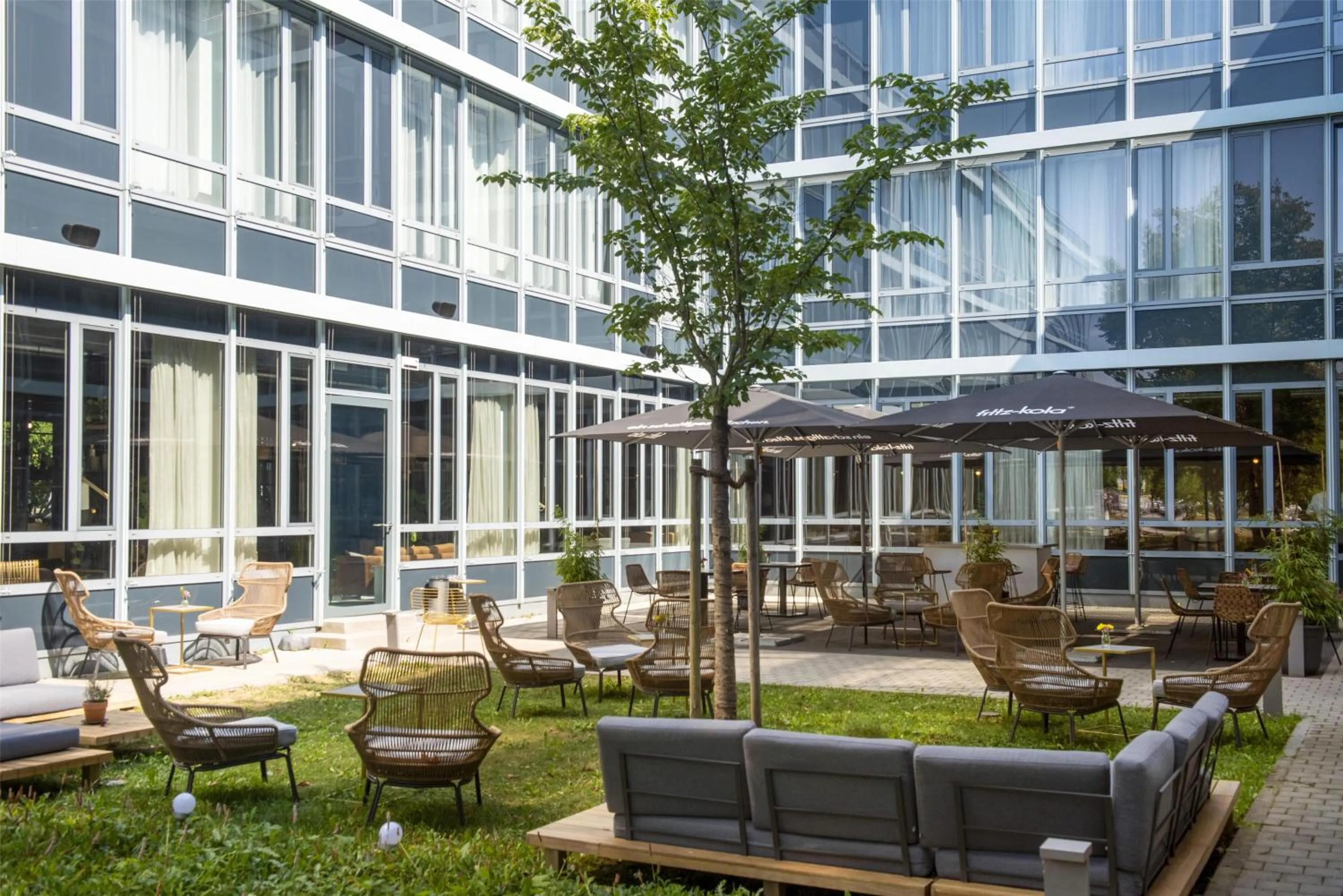 Lounge or bar in Flightgate Munich Airport Hotel, a member of Radisson Individuals