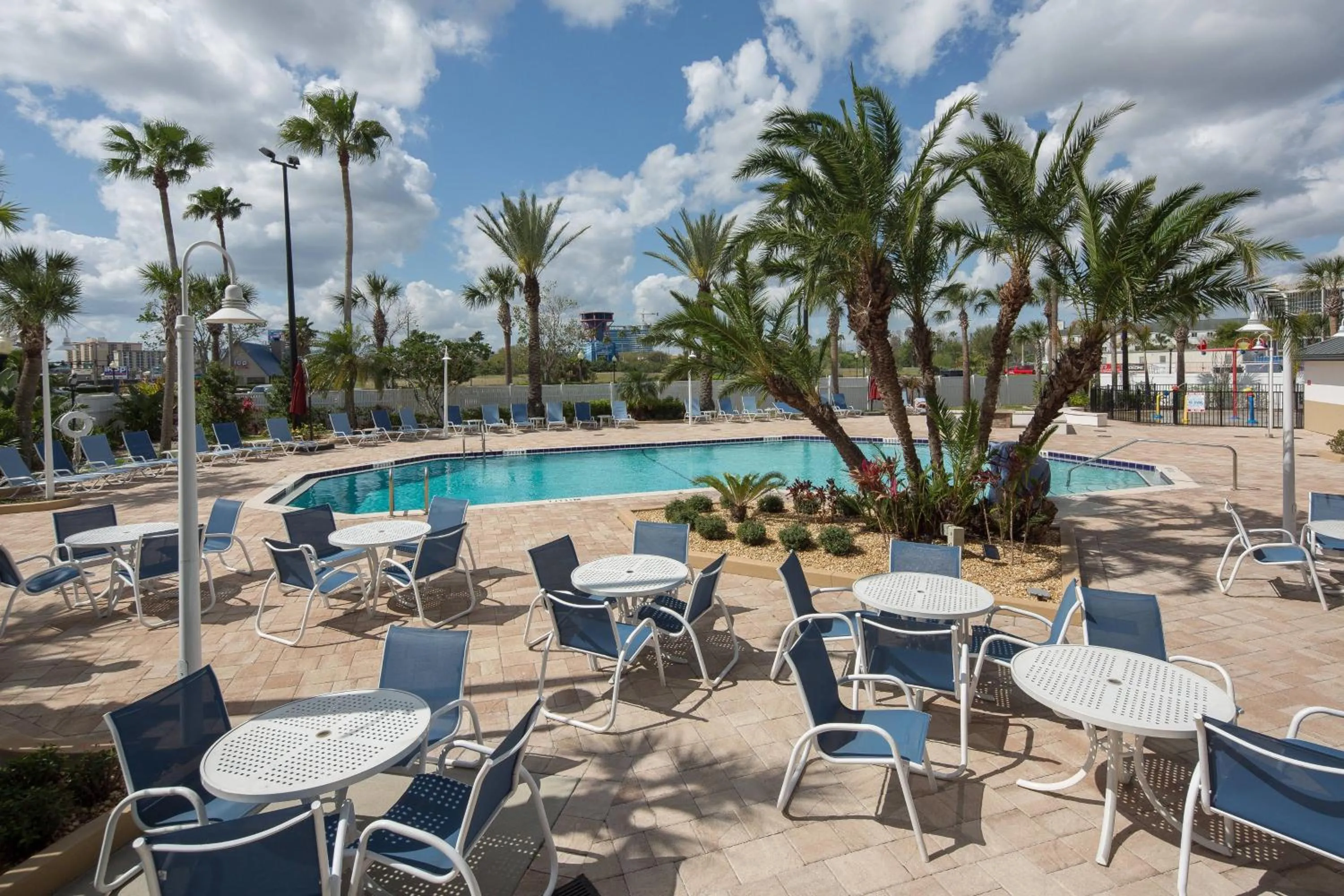 Swimming pool in Four Points by Sheraton Orlando International Drive
