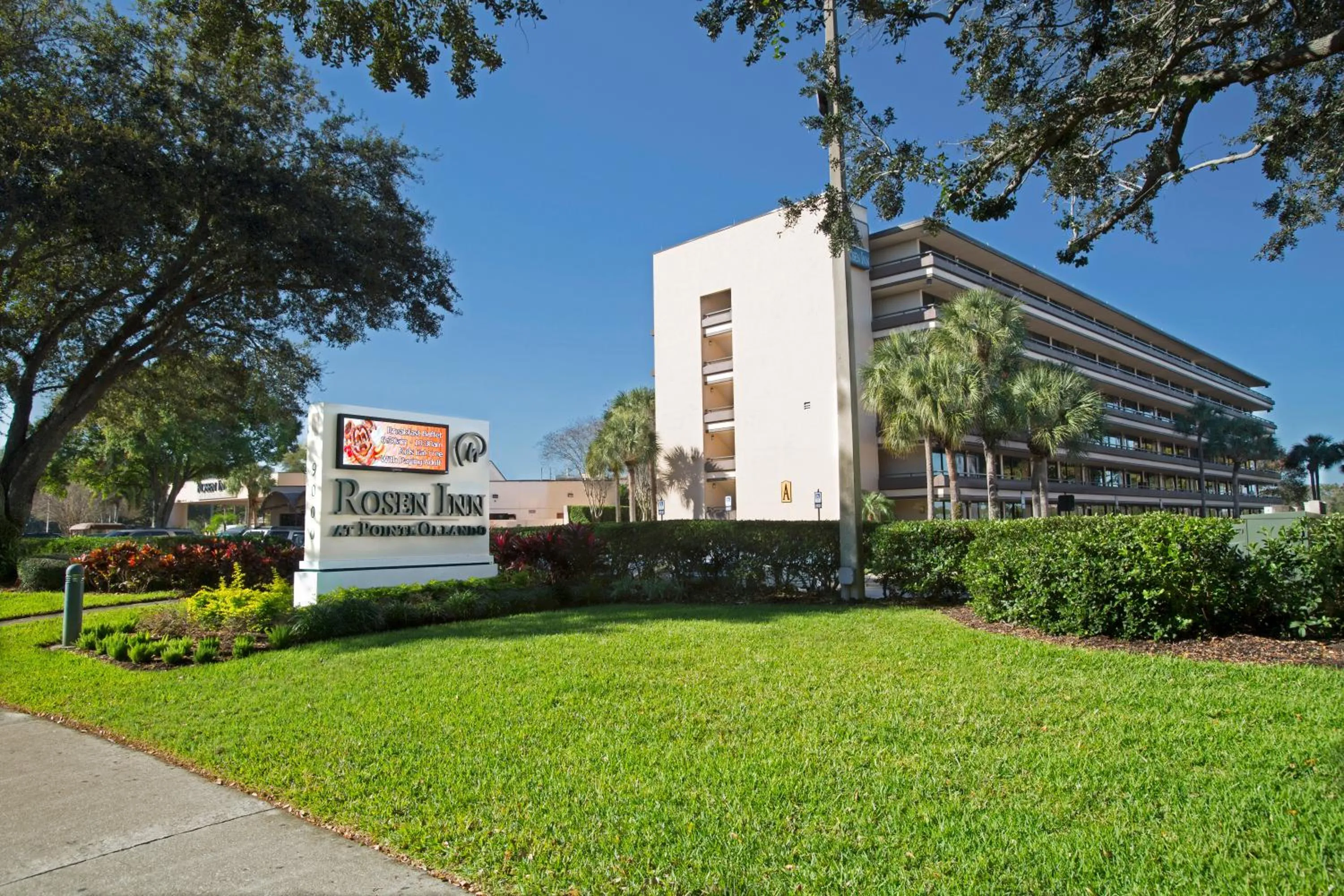Property building in Rosen Inn at Pointe Orlando