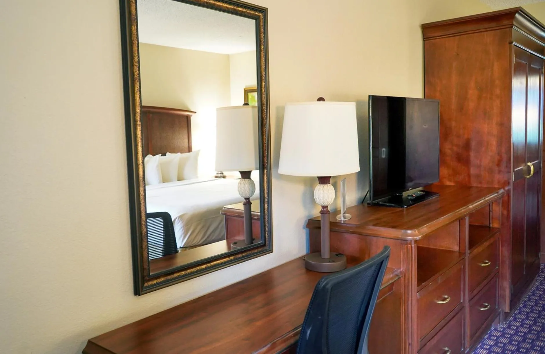 Bed in Rosen Inn at Pointe Orlando