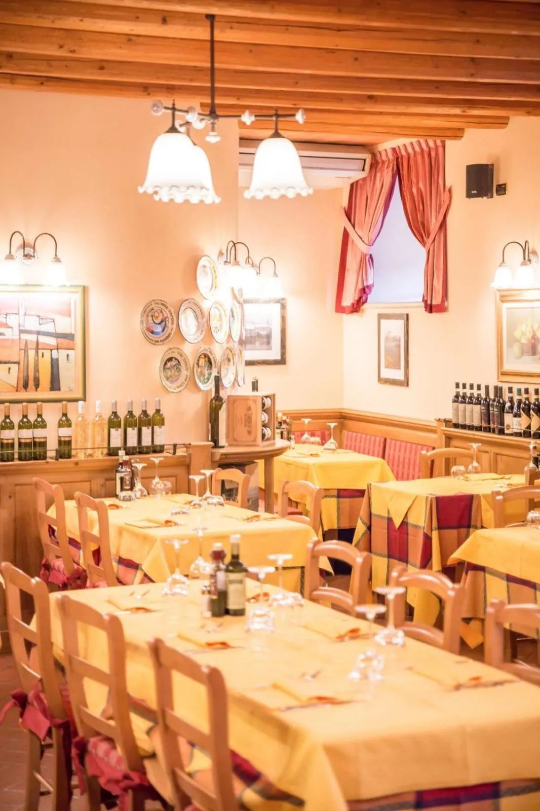 Restaurant/places to eat in Hotel Faccioli