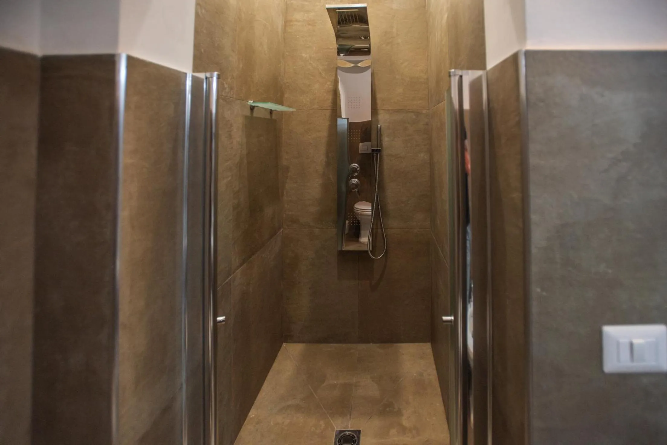 Shower in B&B Don Alessandro