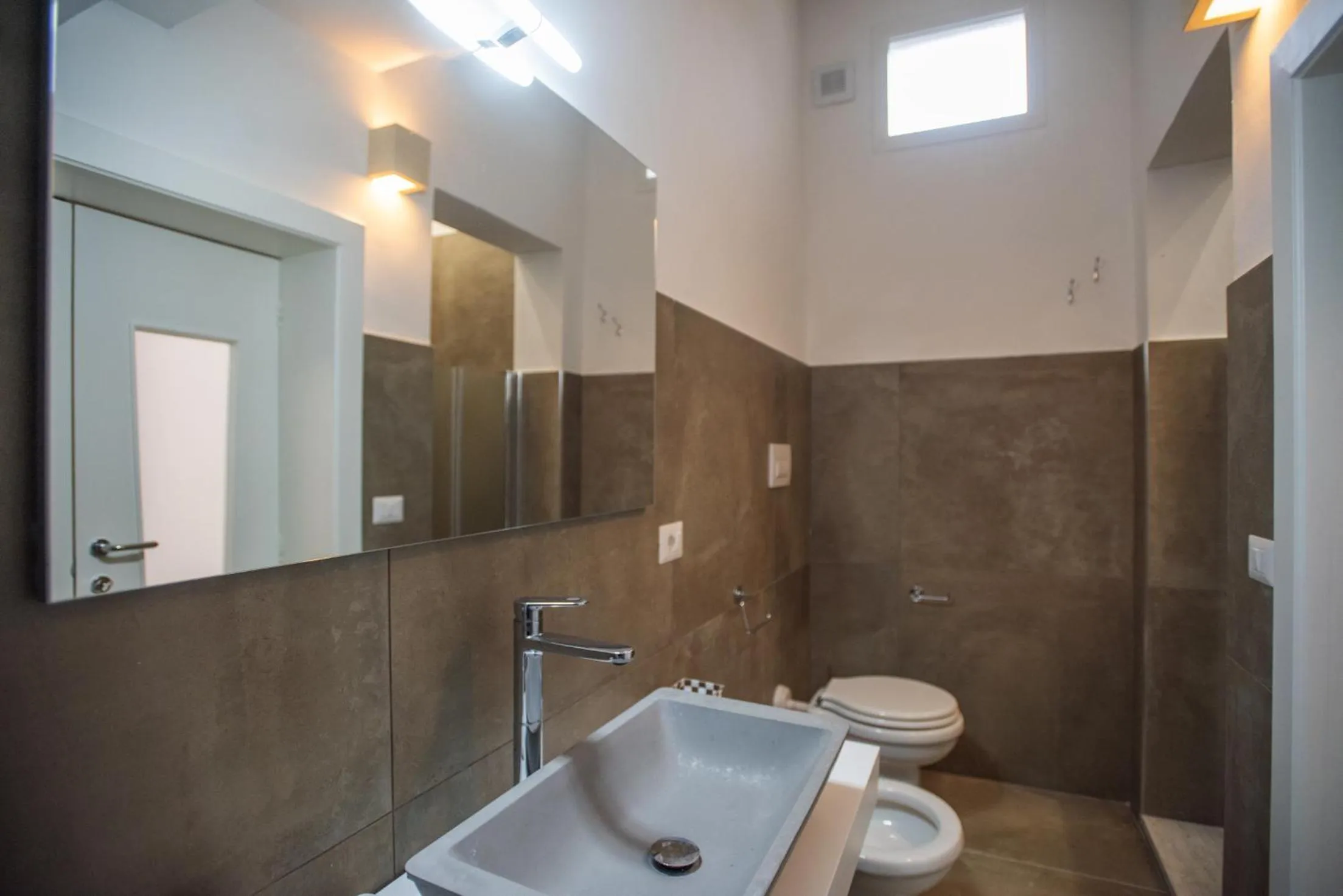 Shower in B&B Don Alessandro