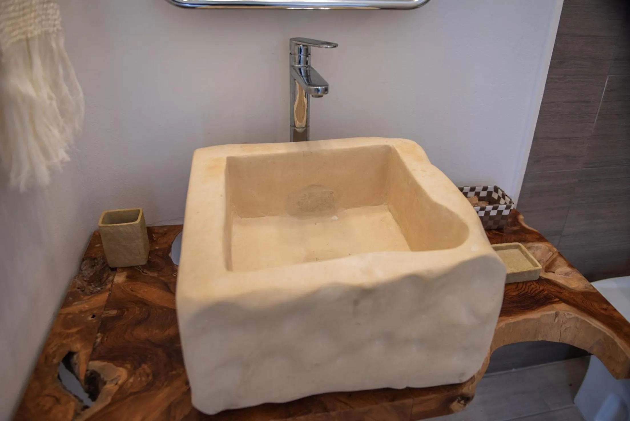 Decorative detail in B&B Don Alessandro