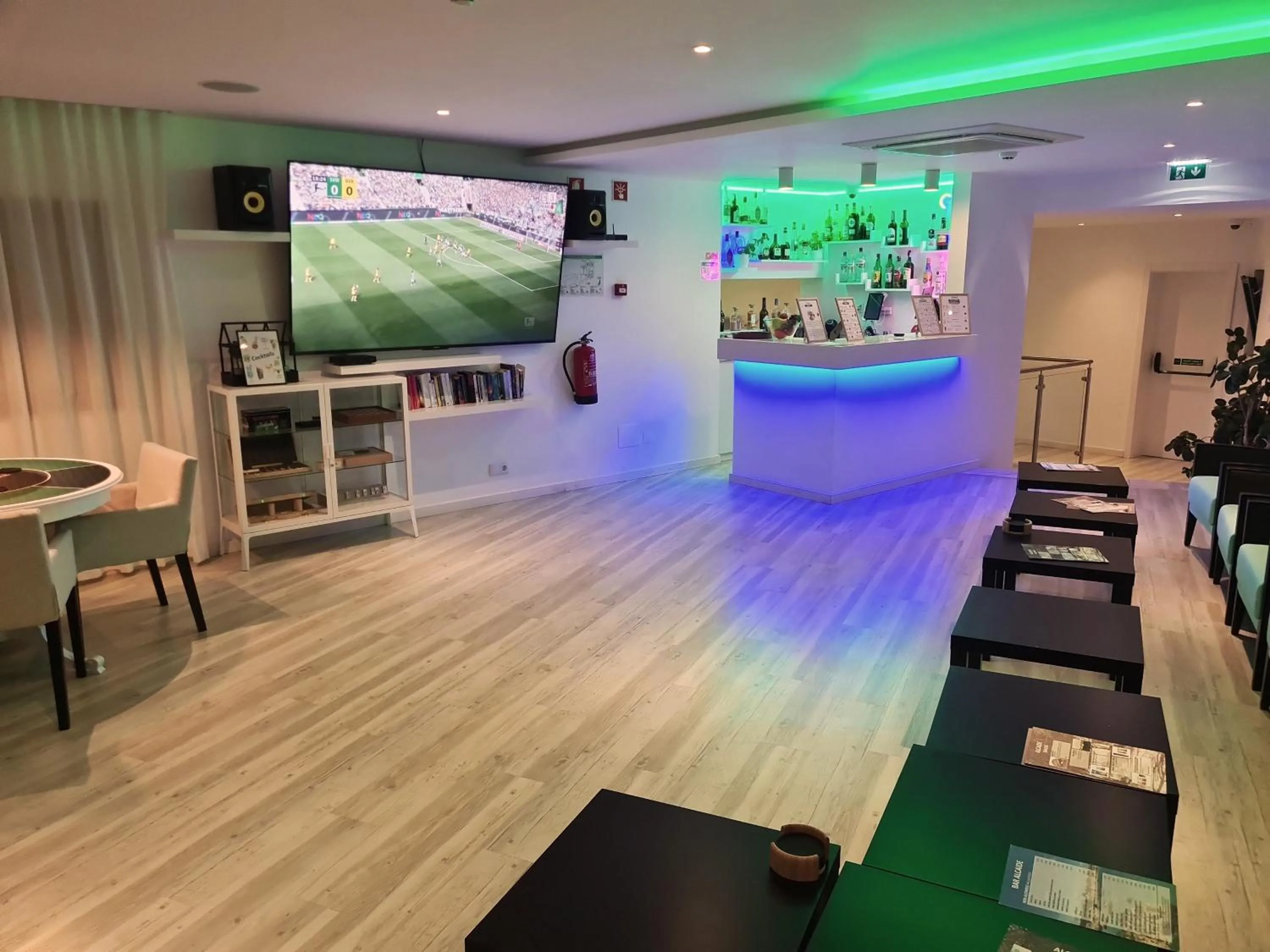 Restaurant/places to eat in Villa Alcaide