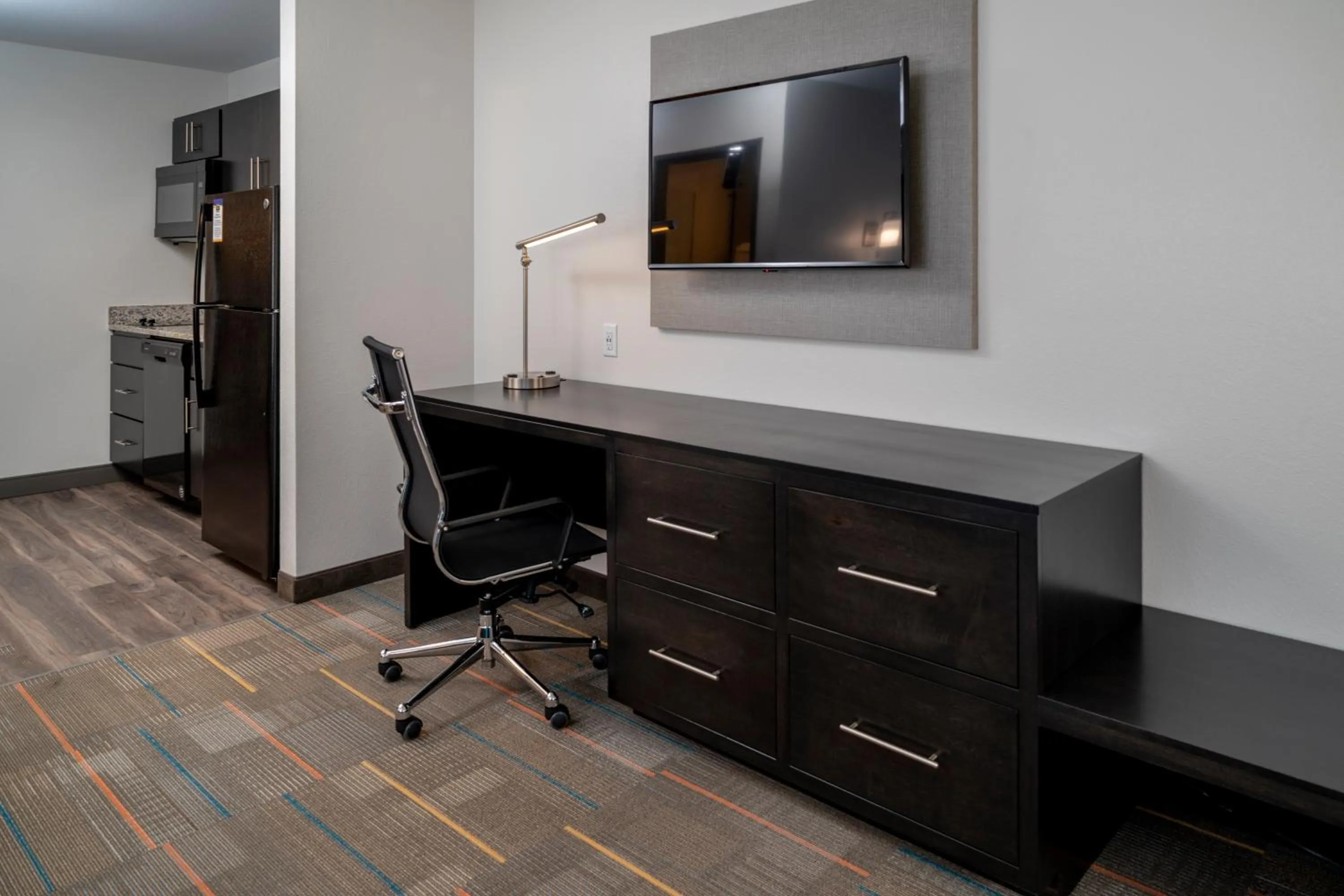 TV and multimedia in MainStay Suites Winfield-Teays Valley