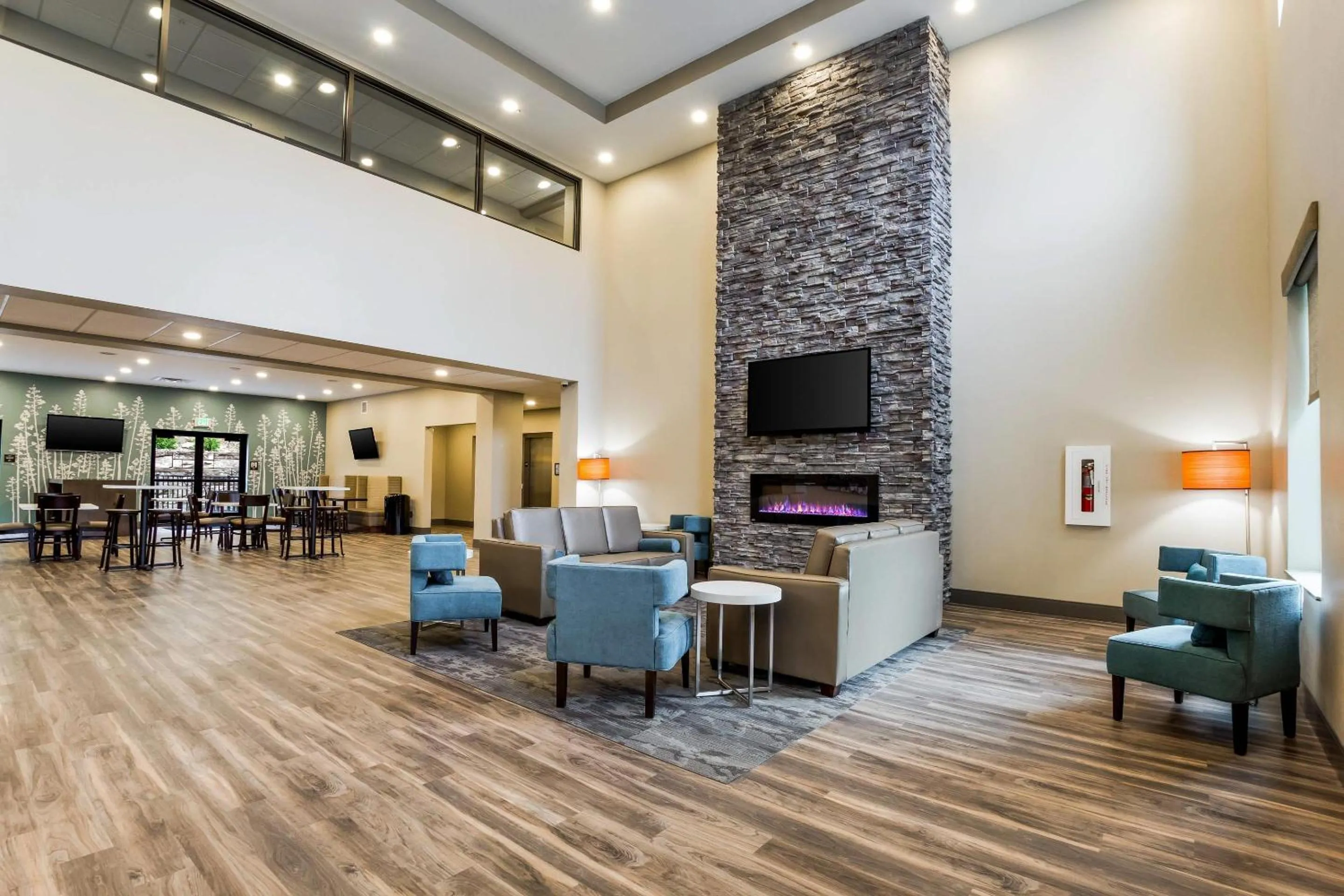 Lobby or reception in MainStay Suites Winfield-Teays Valley