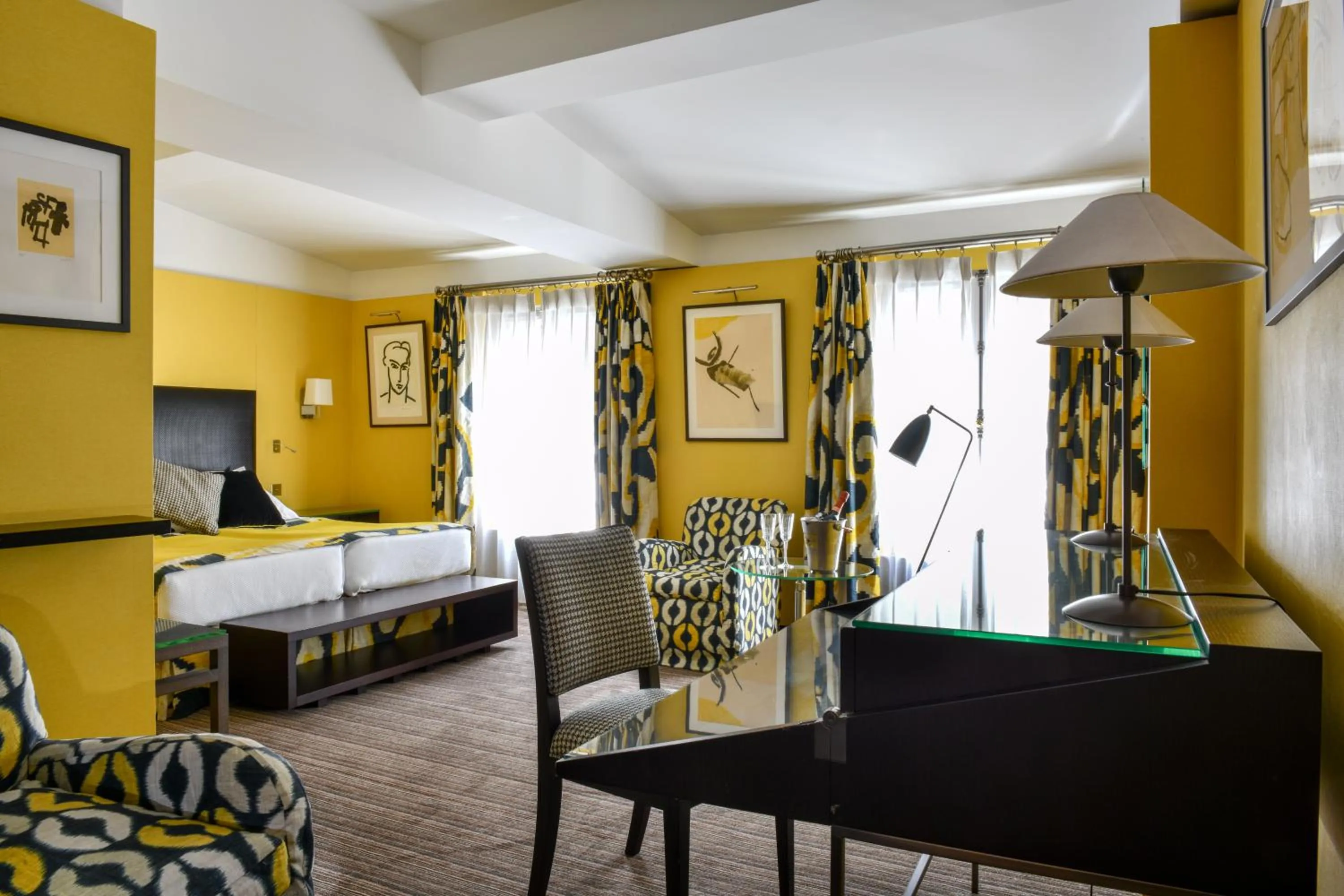 Bed in Hôtel de l'Abbaye