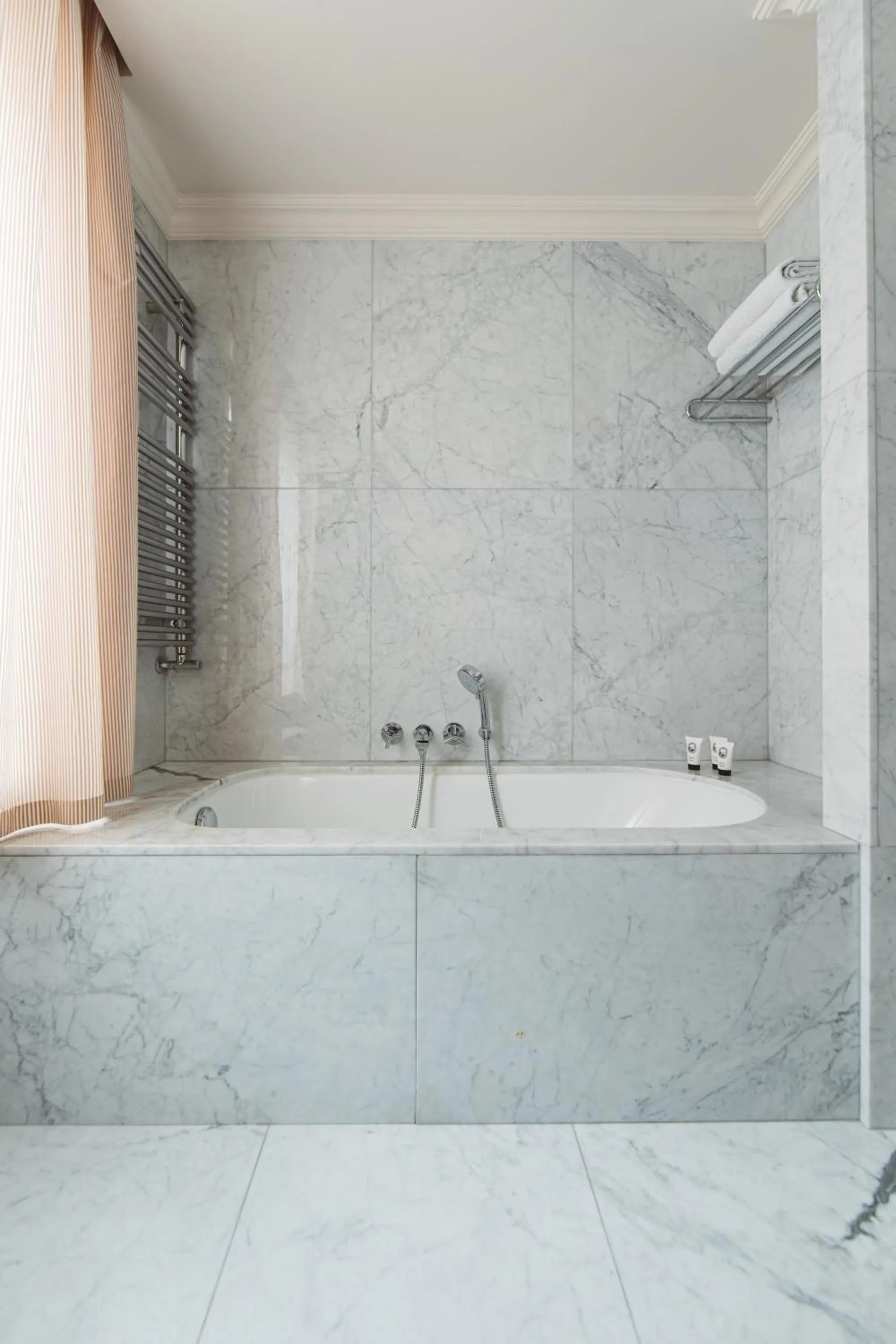 Bathroom in Hôtel de l'Abbaye