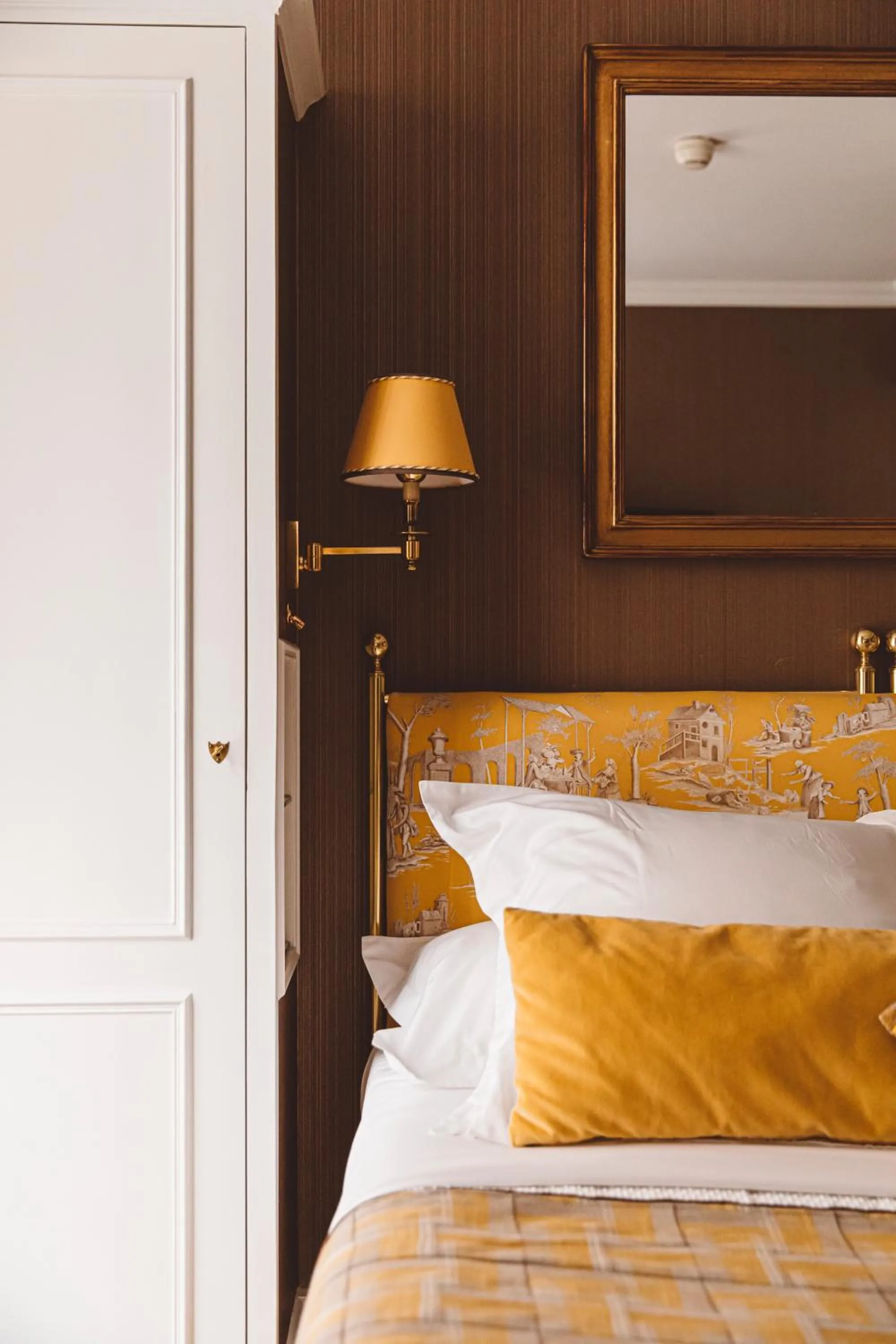 Bed in Hôtel de l'Abbaye