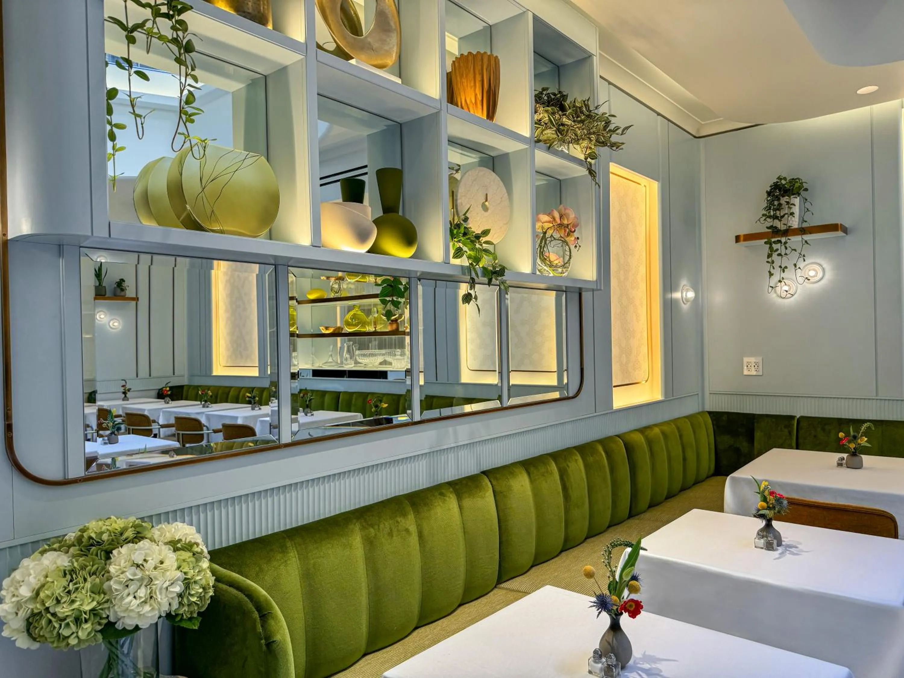 Breakfast in Iroquois New York Times Square