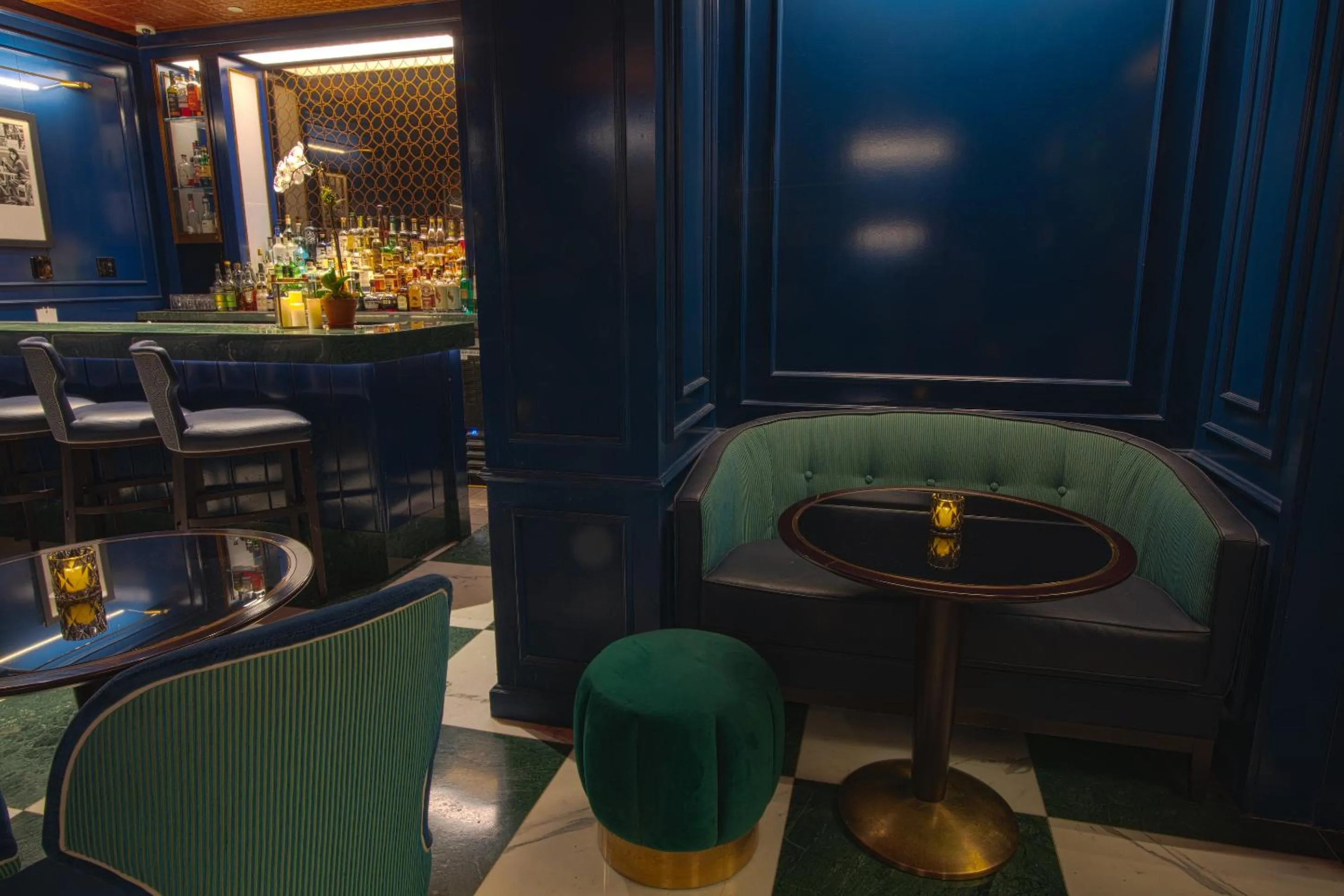 Lounge or bar in Iroquois New York Times Square