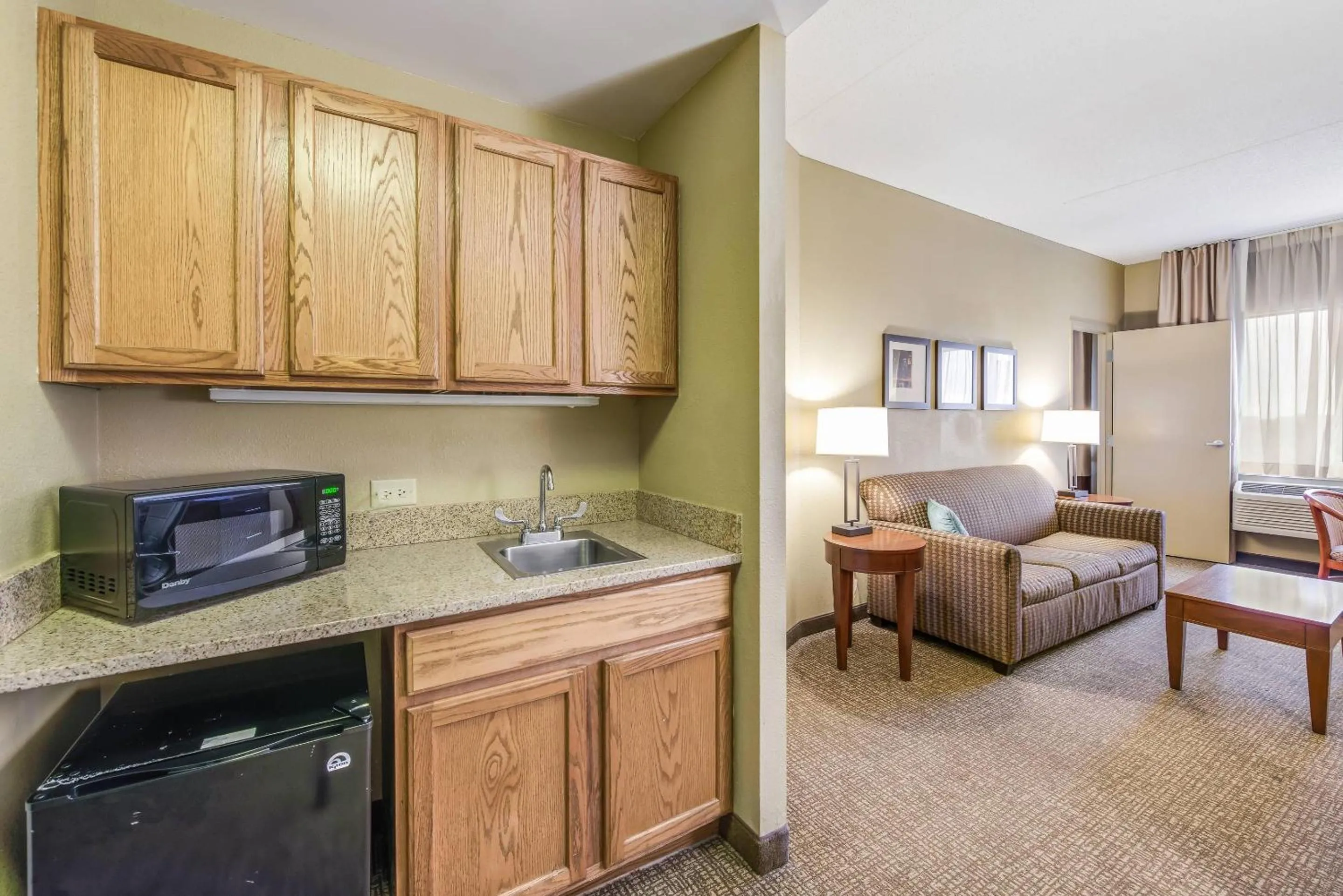 Bedroom in Comfort Suites Chicago O'Hare Airport