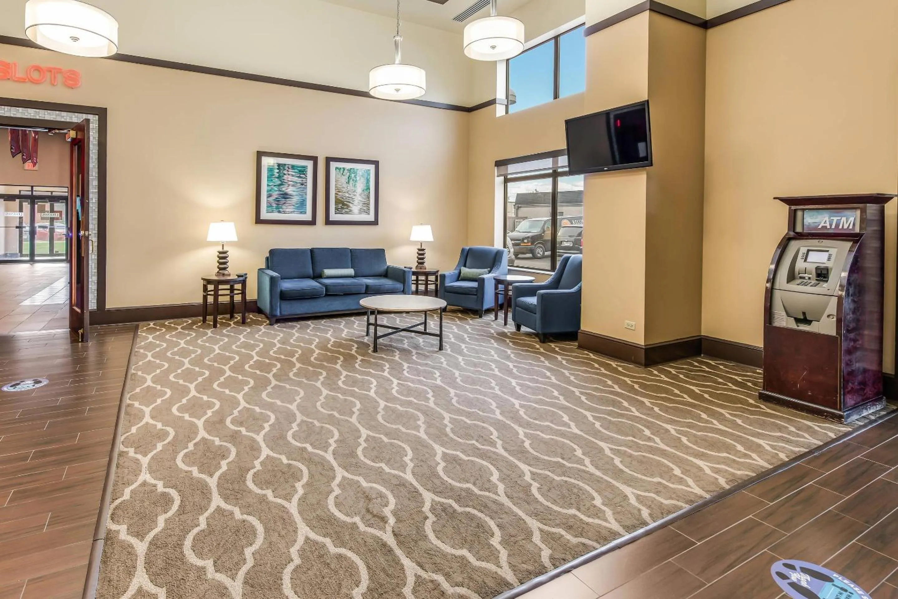 Lobby or reception in Comfort Suites Chicago O'Hare Airport