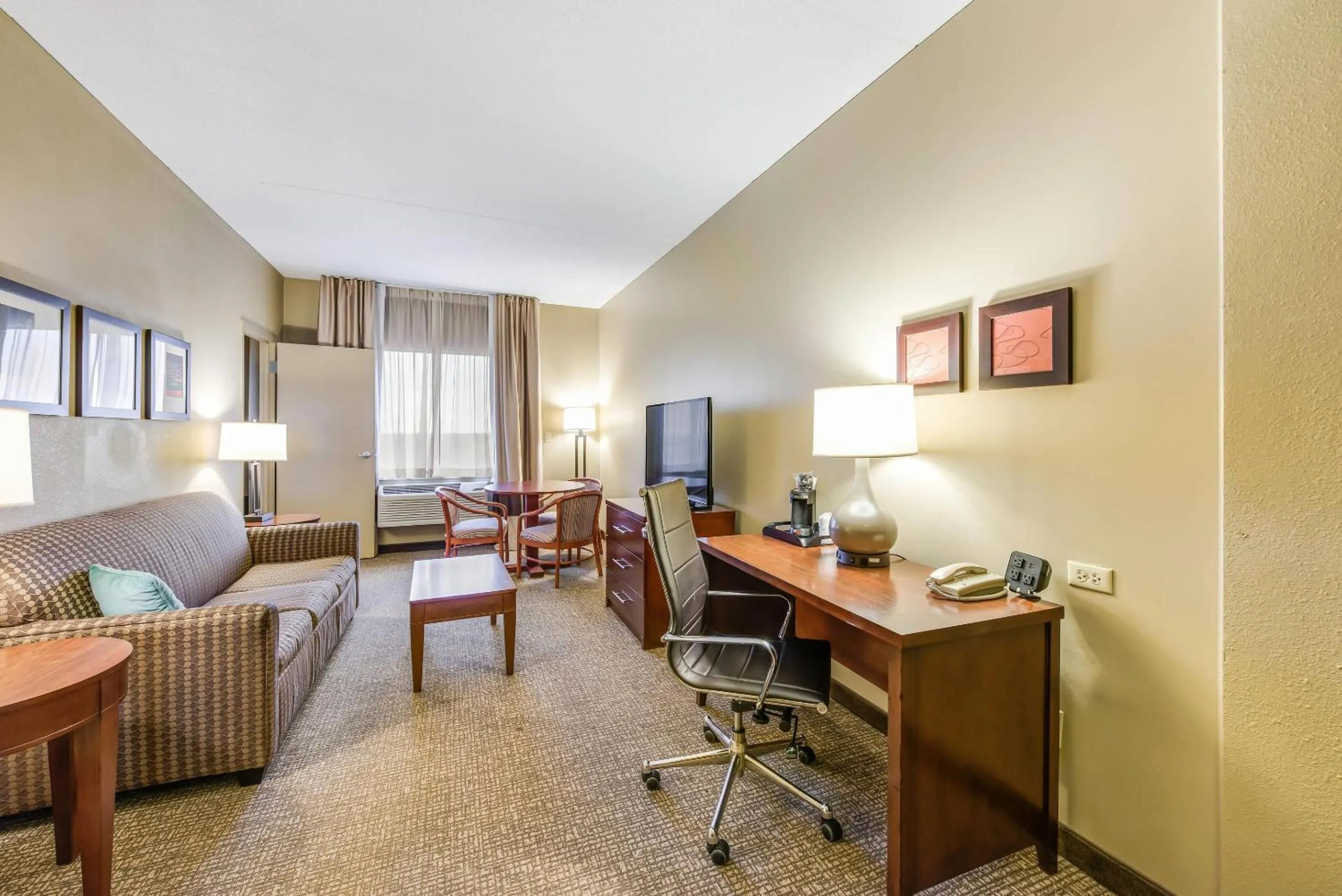Bedroom in Comfort Suites Chicago O'Hare Airport
