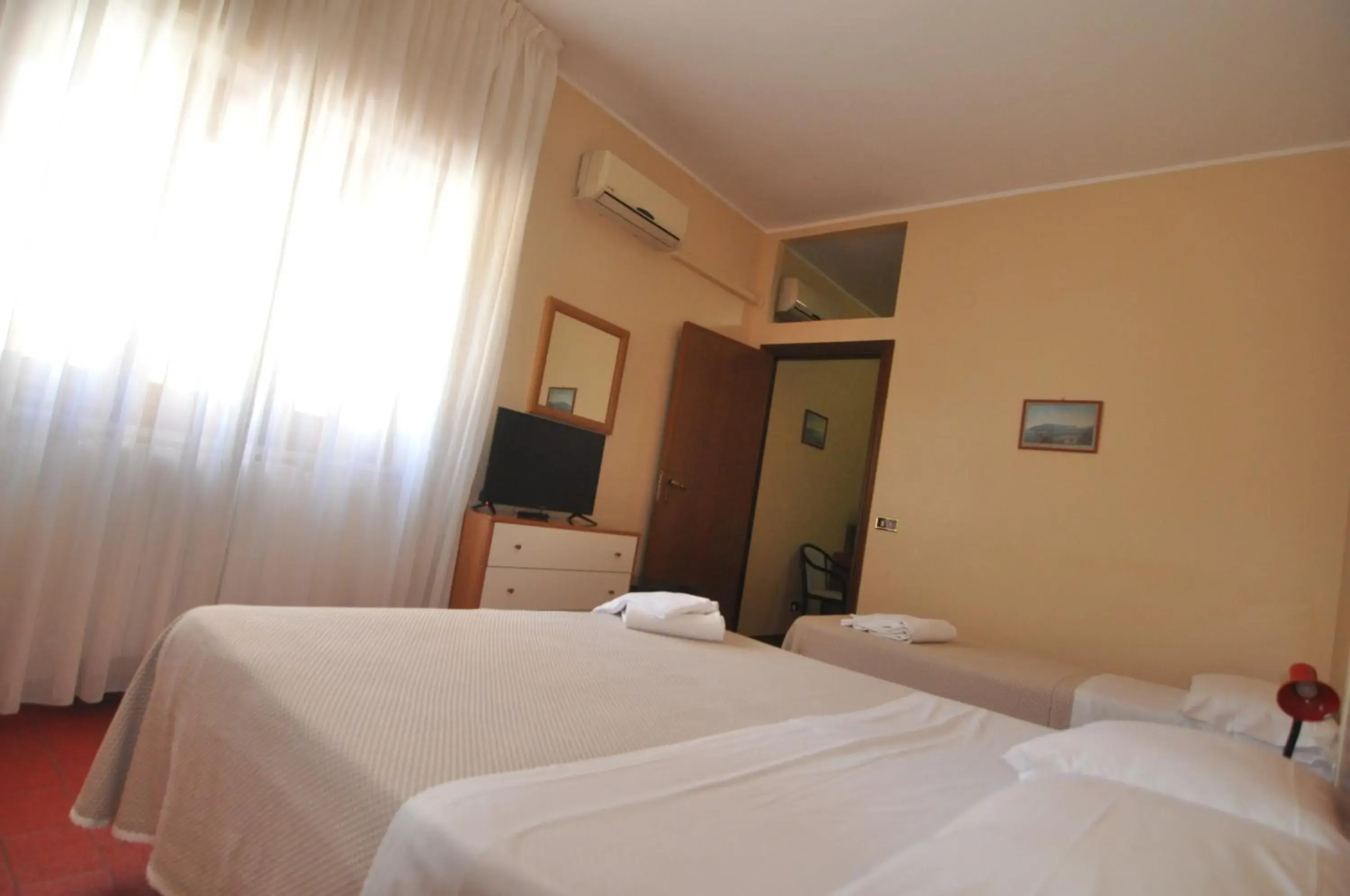 Quadruple Room with Shared Bathroom in Hotel Ristorante Mommo Quadruple Room with Shared Bathroom in Hotel Ristorante Mommo