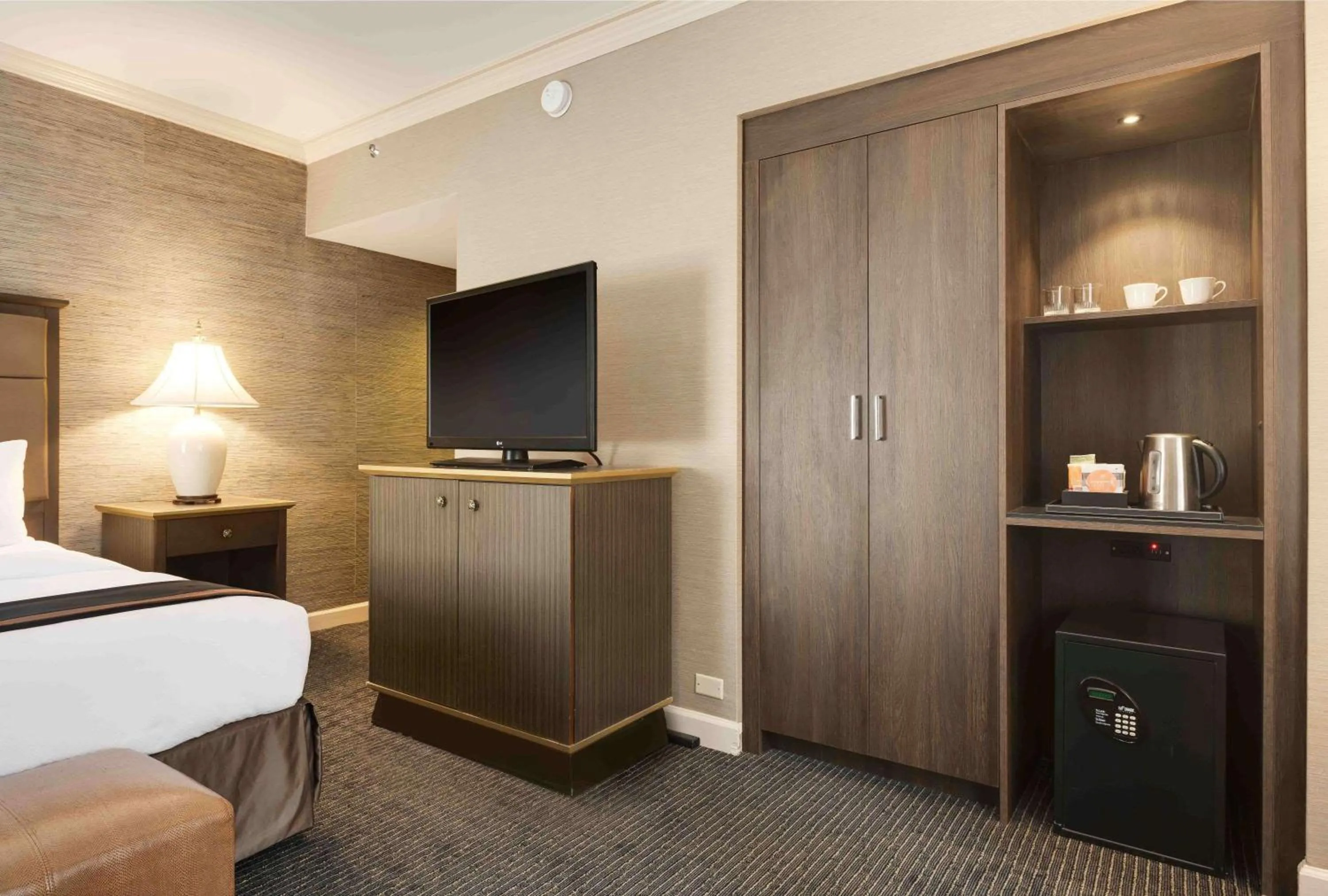 Bedroom, Bed in The Whitehall Hotel - BW Premier Collection