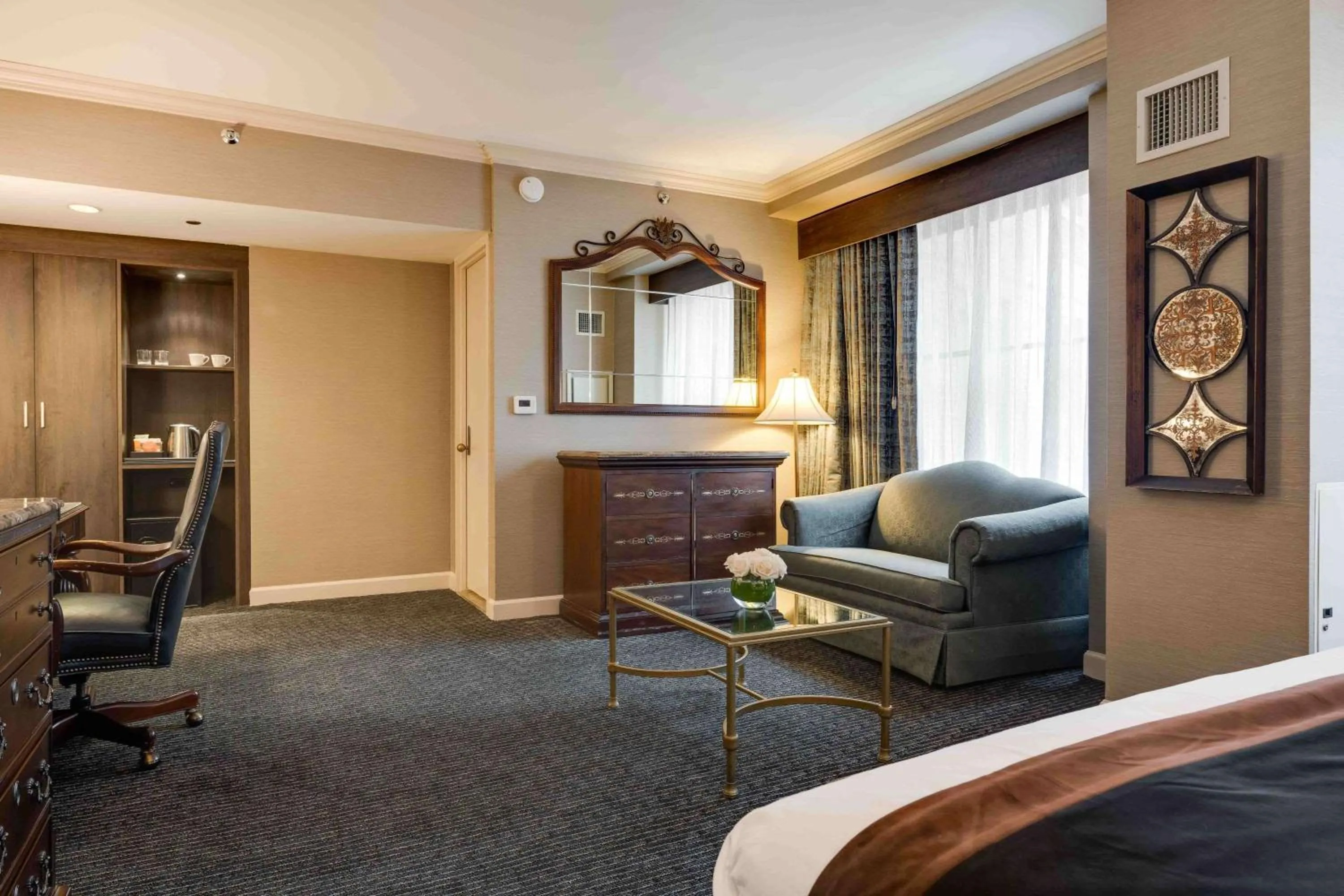 Photo of the whole room, Bed in The Whitehall Hotel - BW Premier Collection