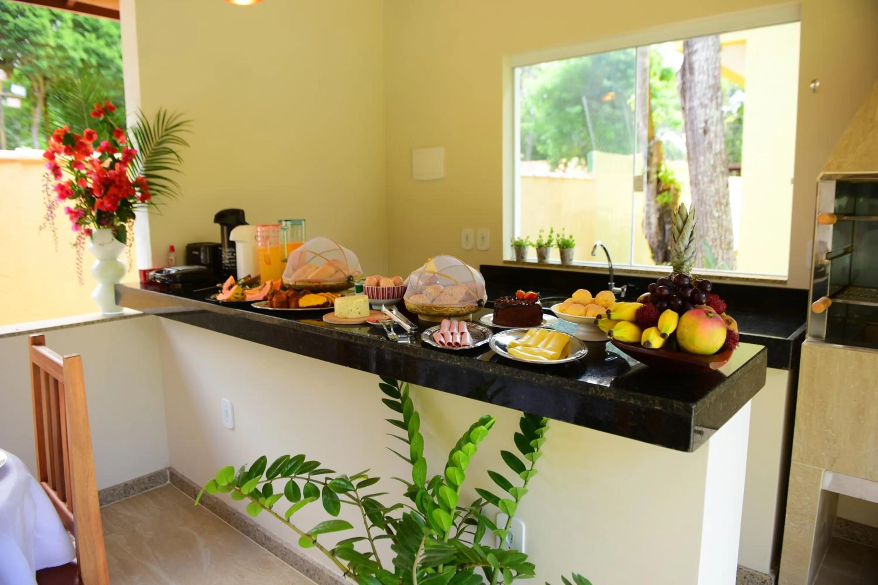Buffet breakfast in Quintas do Arraial Guest House