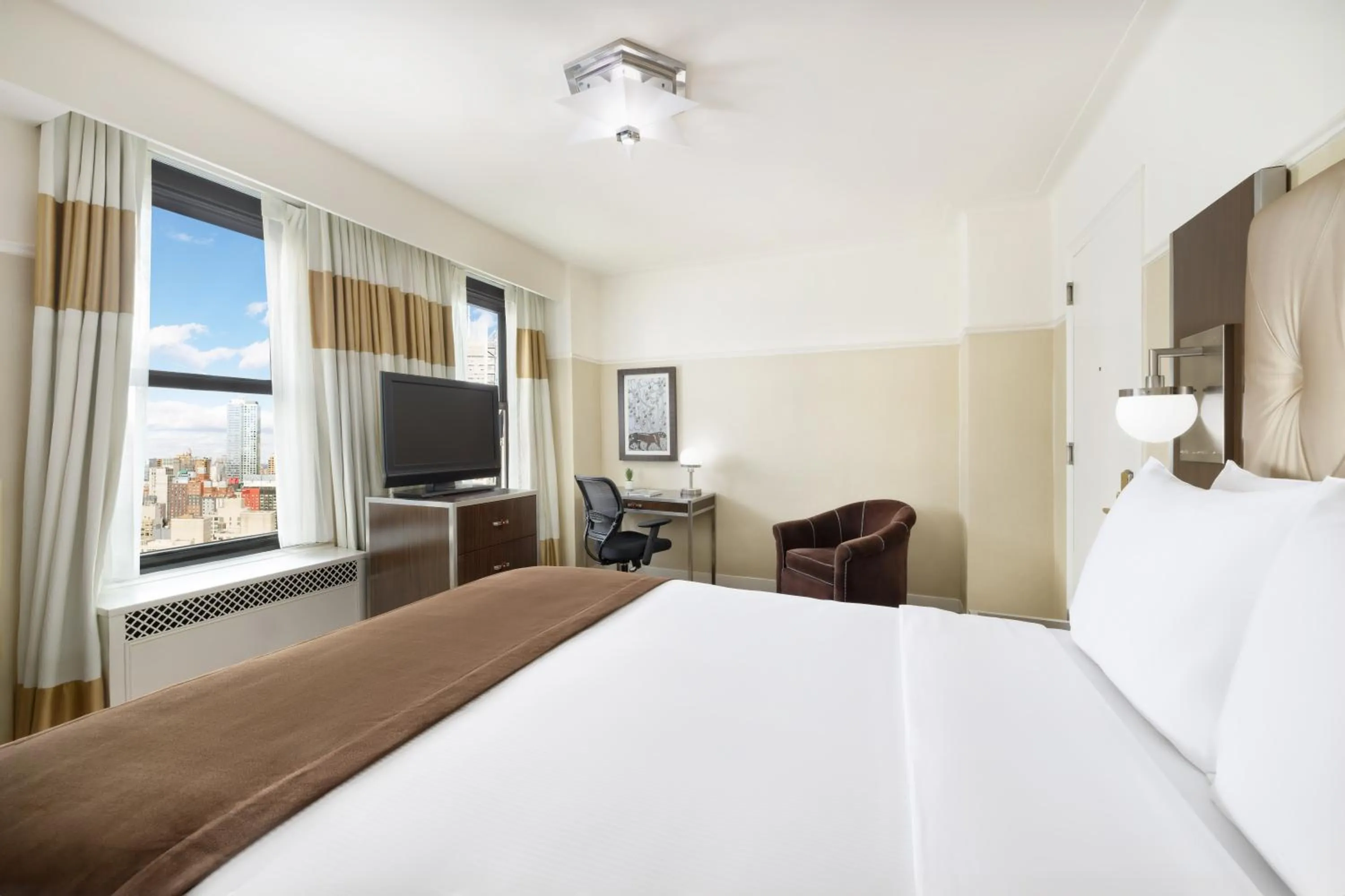 Photo of the whole room, Bed in New Yorker by Lotte Hotels