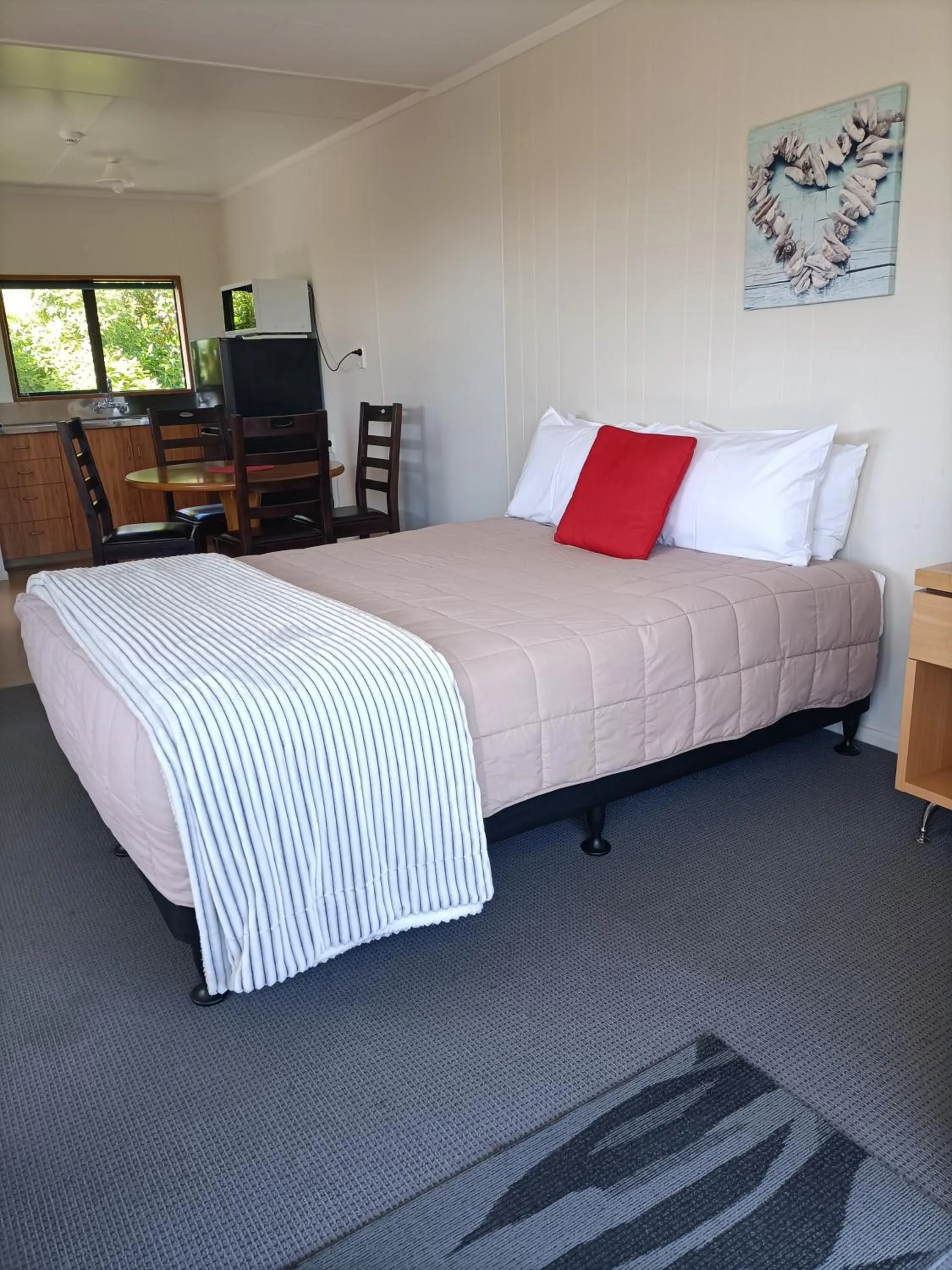 Bed in Moeraki Beach Motels