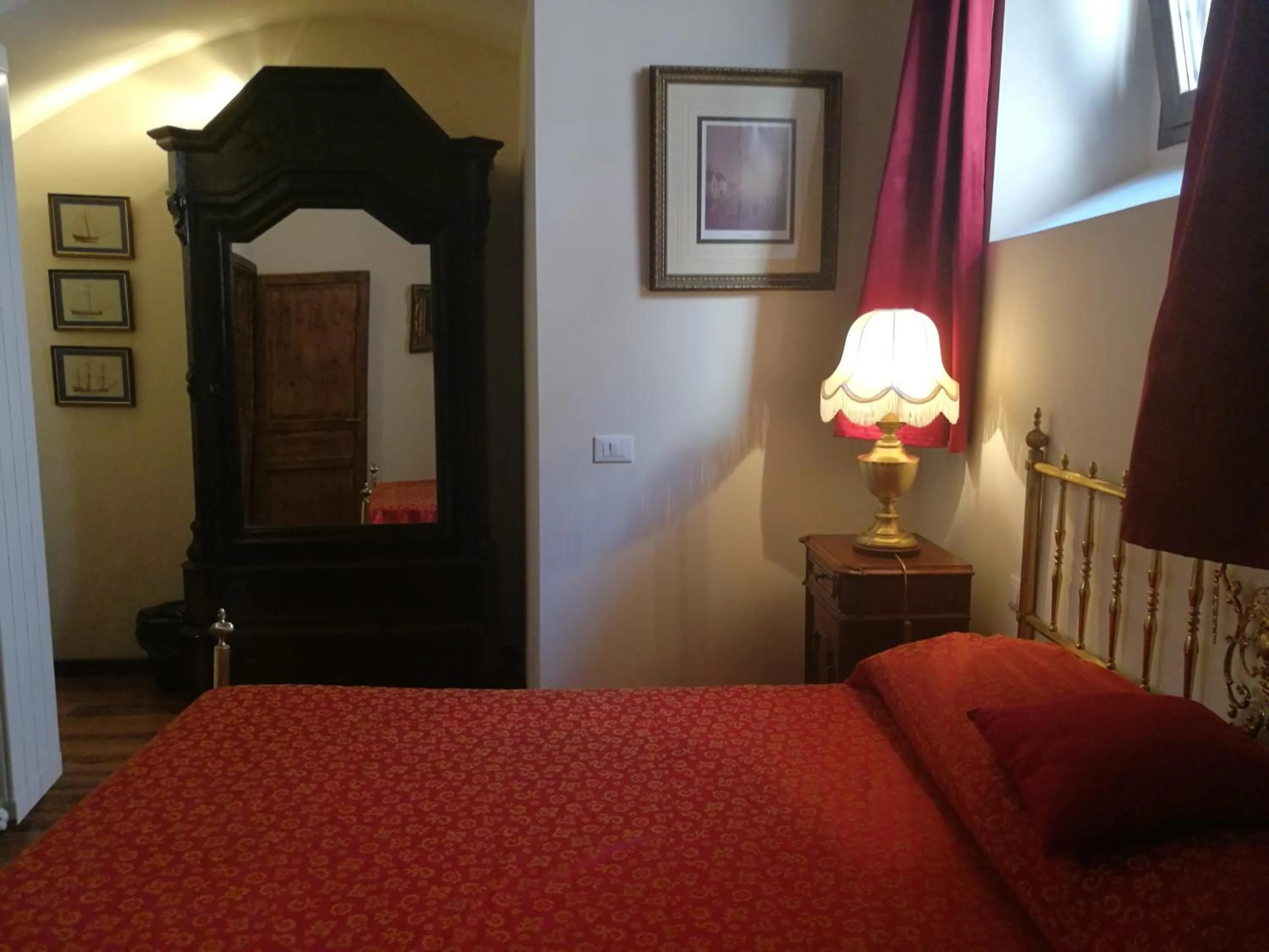 Bedroom, Bed in Legacy