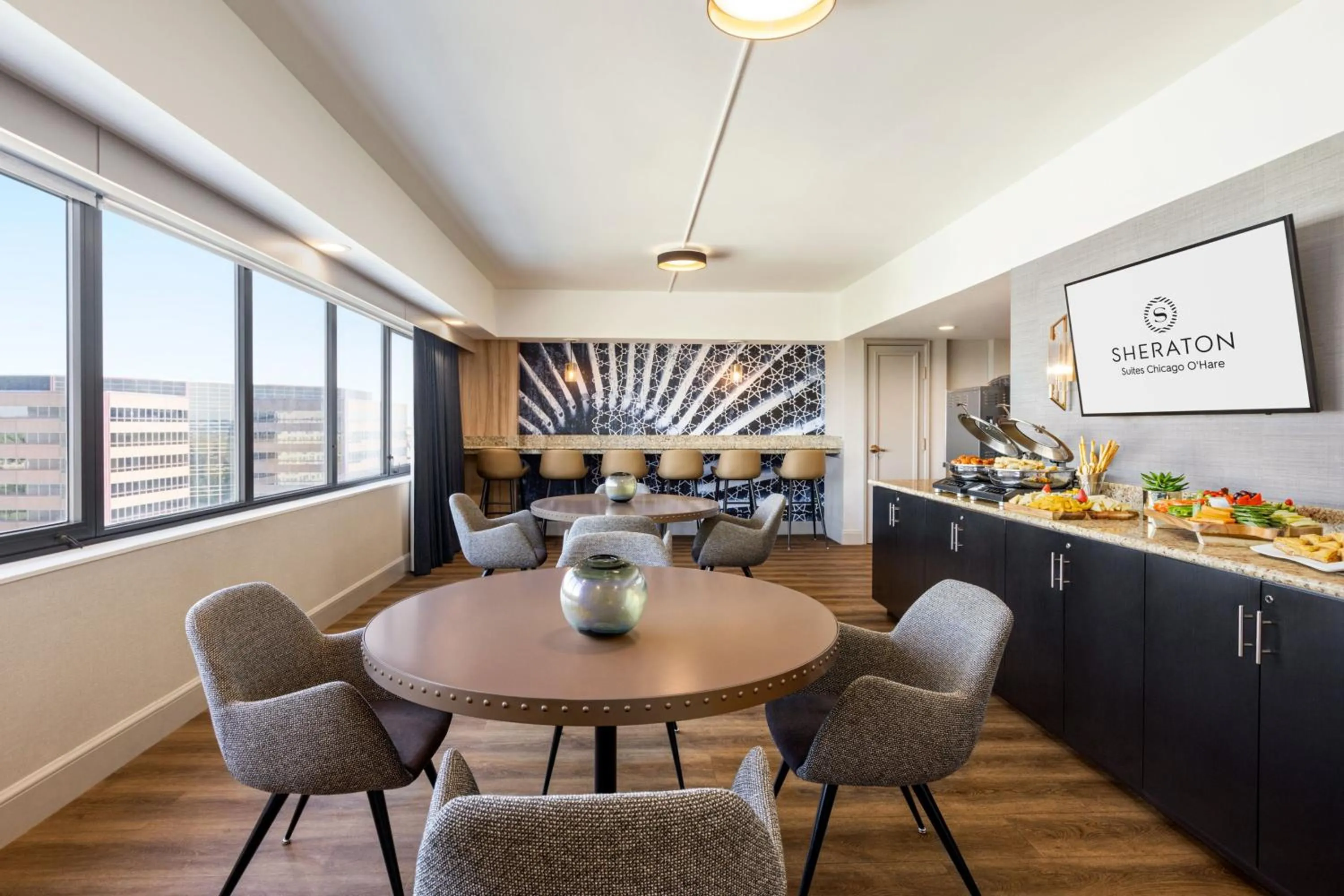 Lounge or bar in Sheraton Suites Chicago O'Hare