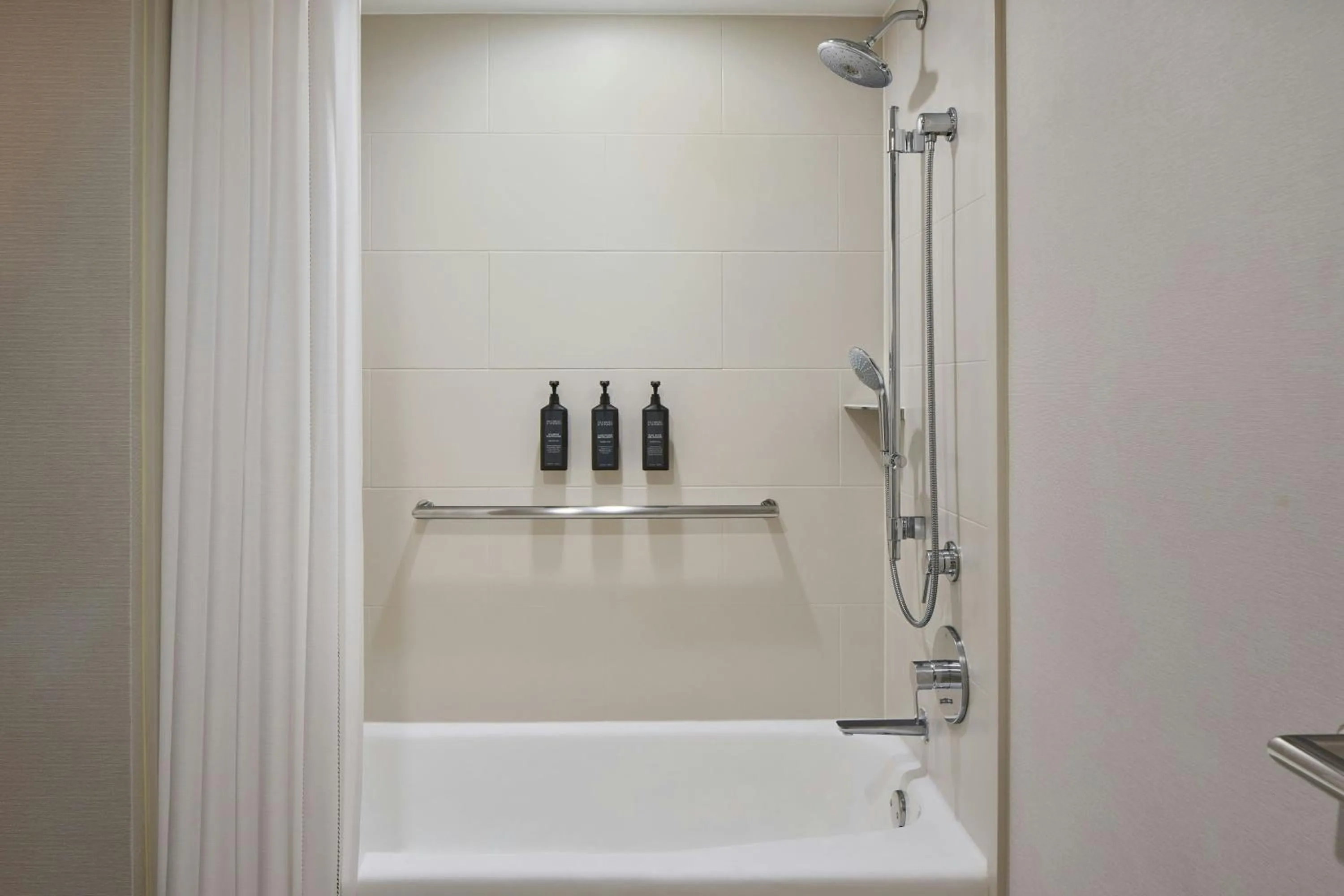 Bathroom in Sheraton Suites Chicago O'Hare