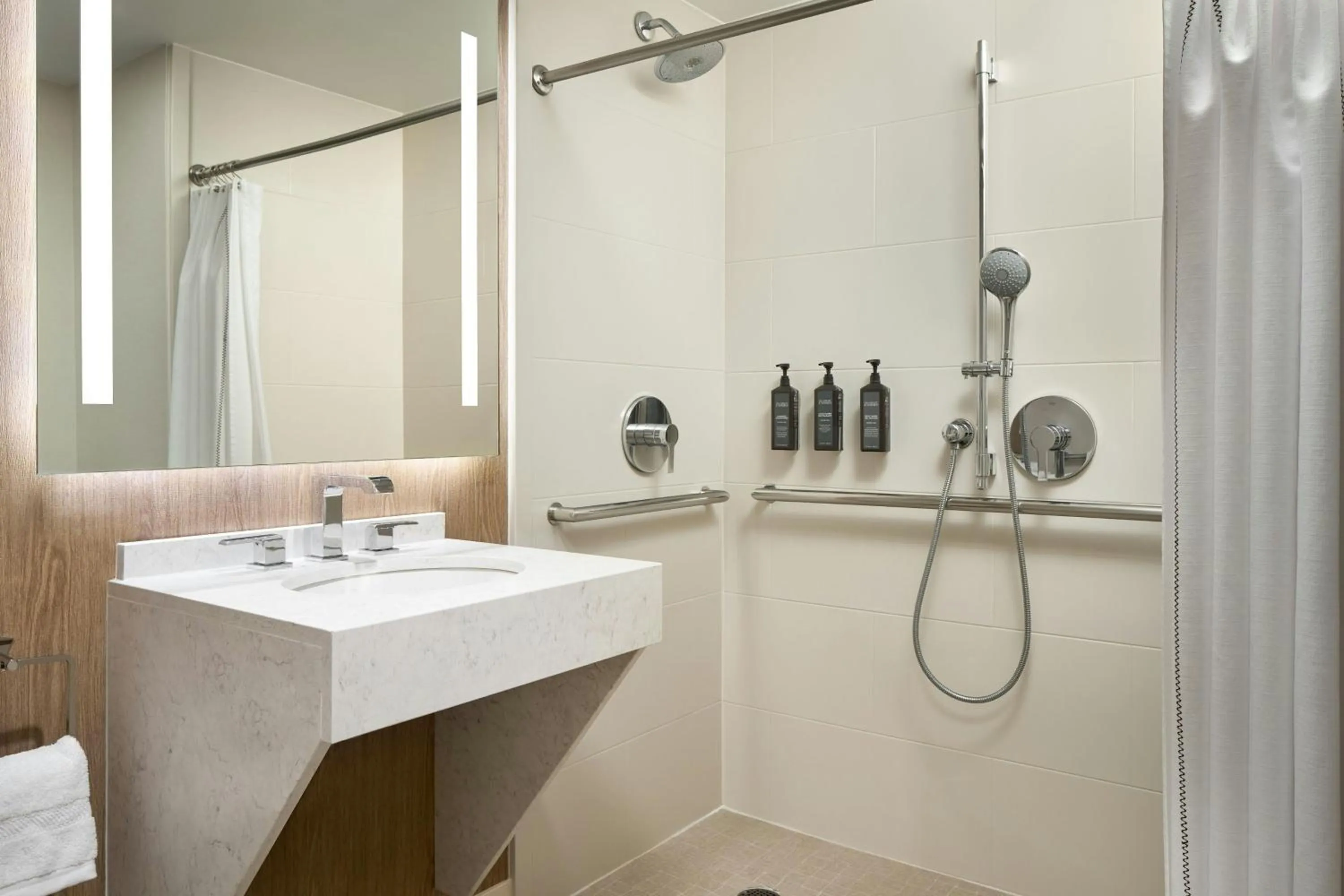 Bathroom in Sheraton Suites Chicago O'Hare