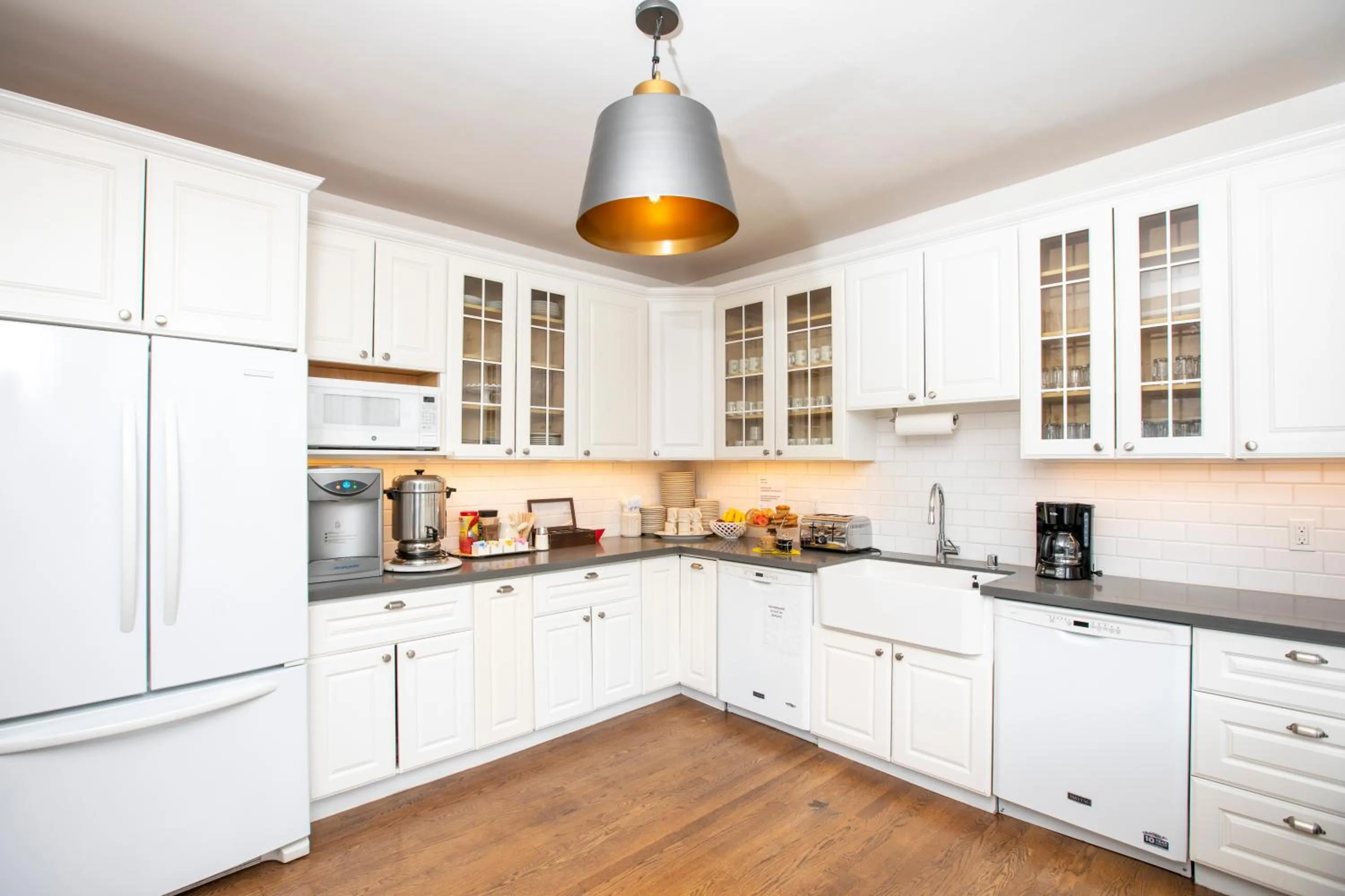 Kitchen or kitchenette in Hayes Valley Inn