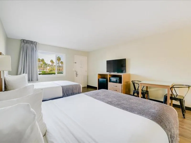 Bedroom, Bed in The Atwood Hotel San Diego - SeaWorld/Zoo