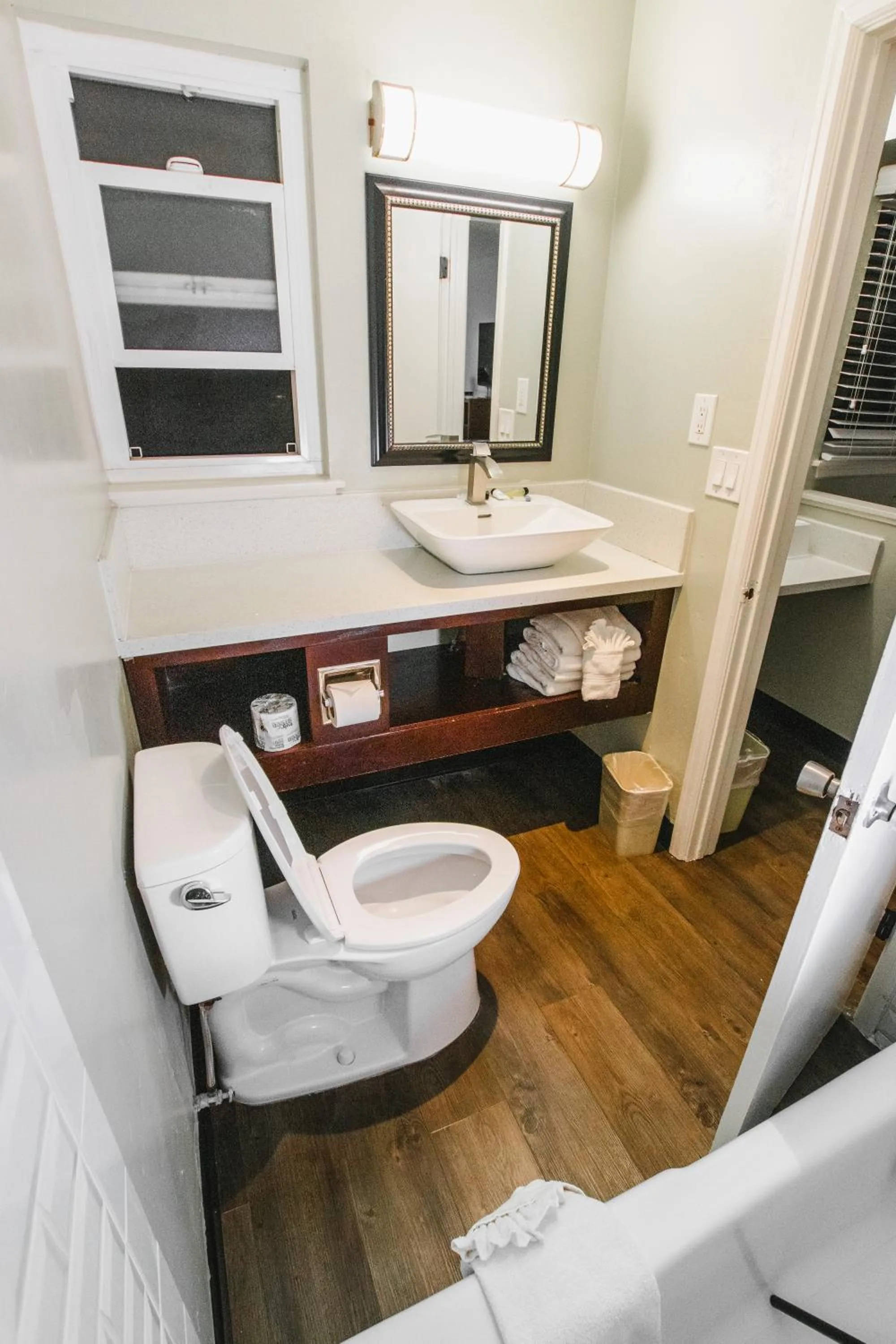 Toilet in The Atwood Hotel San Diego - SeaWorld/Zoo