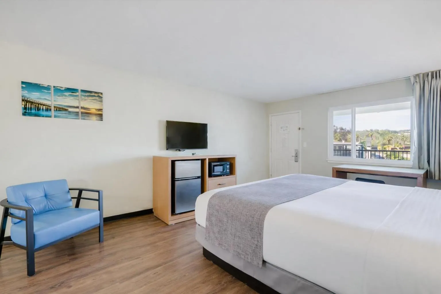 Bed in The Atwood Hotel San Diego - SeaWorld/Zoo