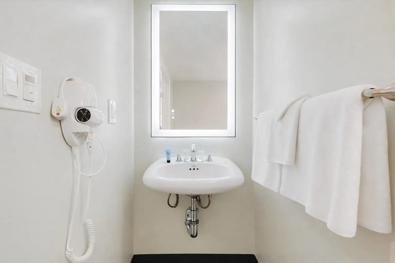 Bathroom in The Atwood Hotel San Diego - SeaWorld/Zoo