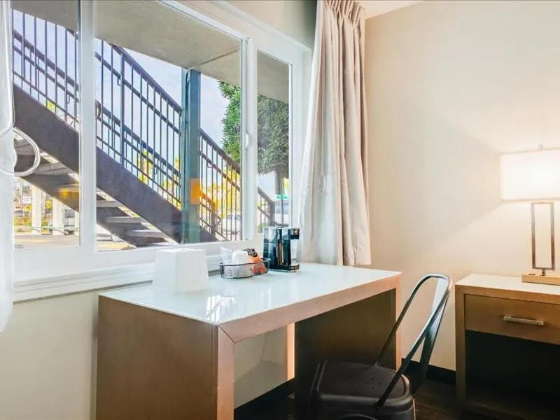 Bedroom in The Atwood Hotel San Diego - SeaWorld/Zoo