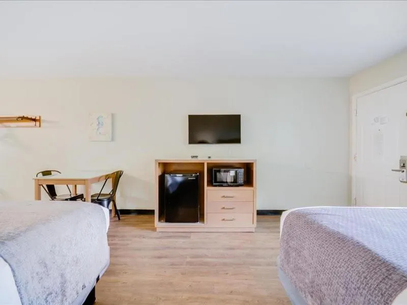 Bed in The Atwood Hotel San Diego - SeaWorld/Zoo