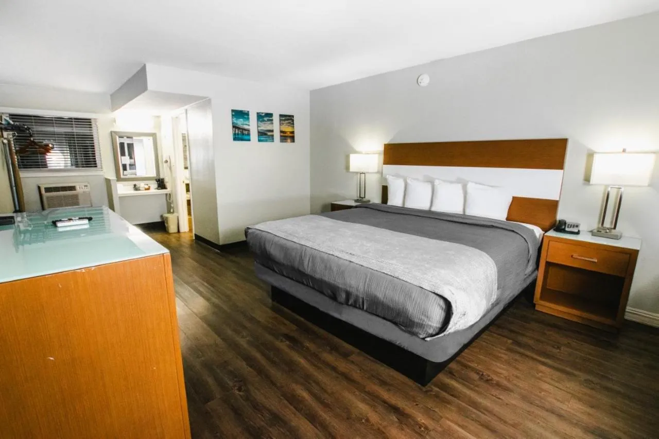 Bedroom, Bed in The Atwood Hotel San Diego - SeaWorld/Zoo