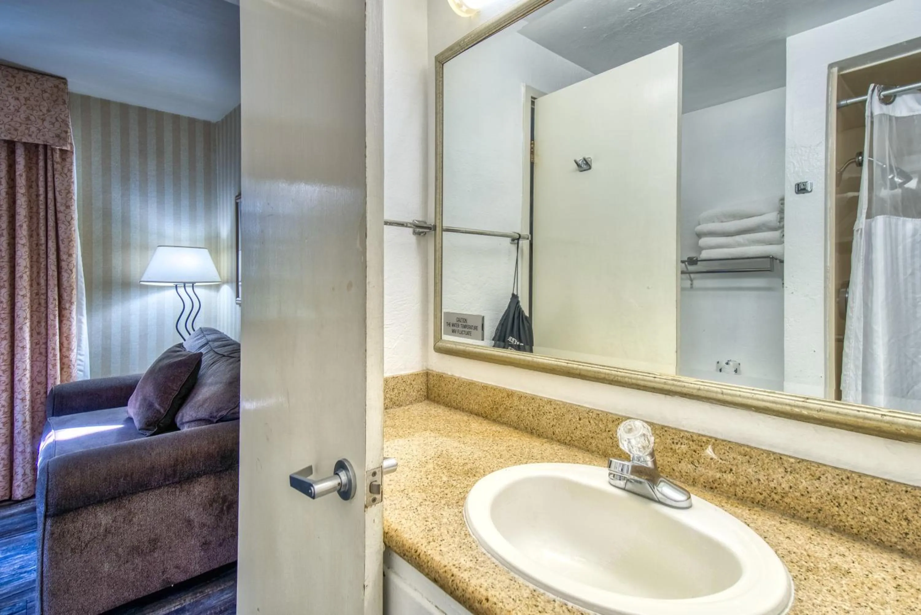 Bathroom in The Wharf Inn