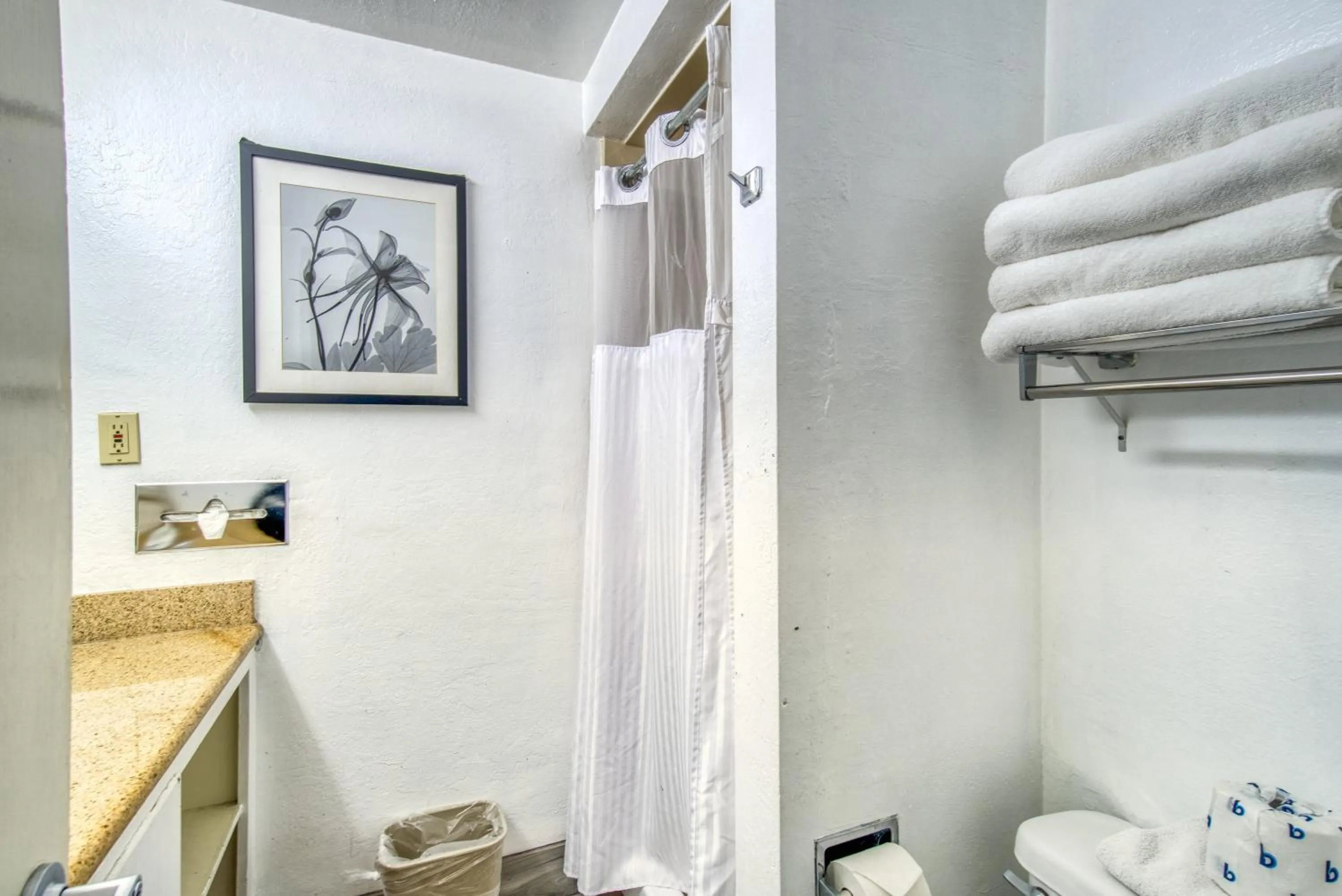 Bathroom in The Wharf Inn