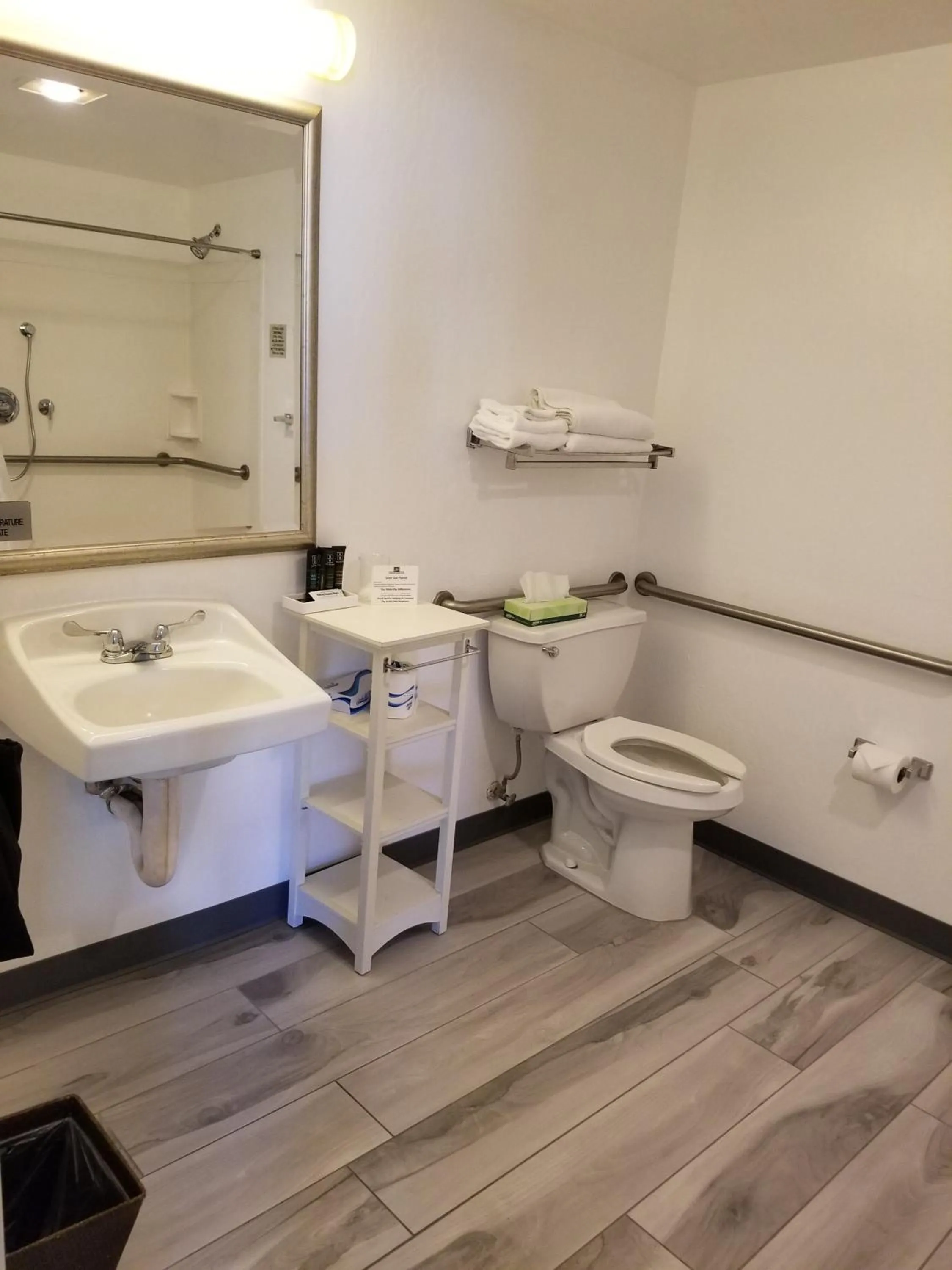 Toilet in The Wharf Inn