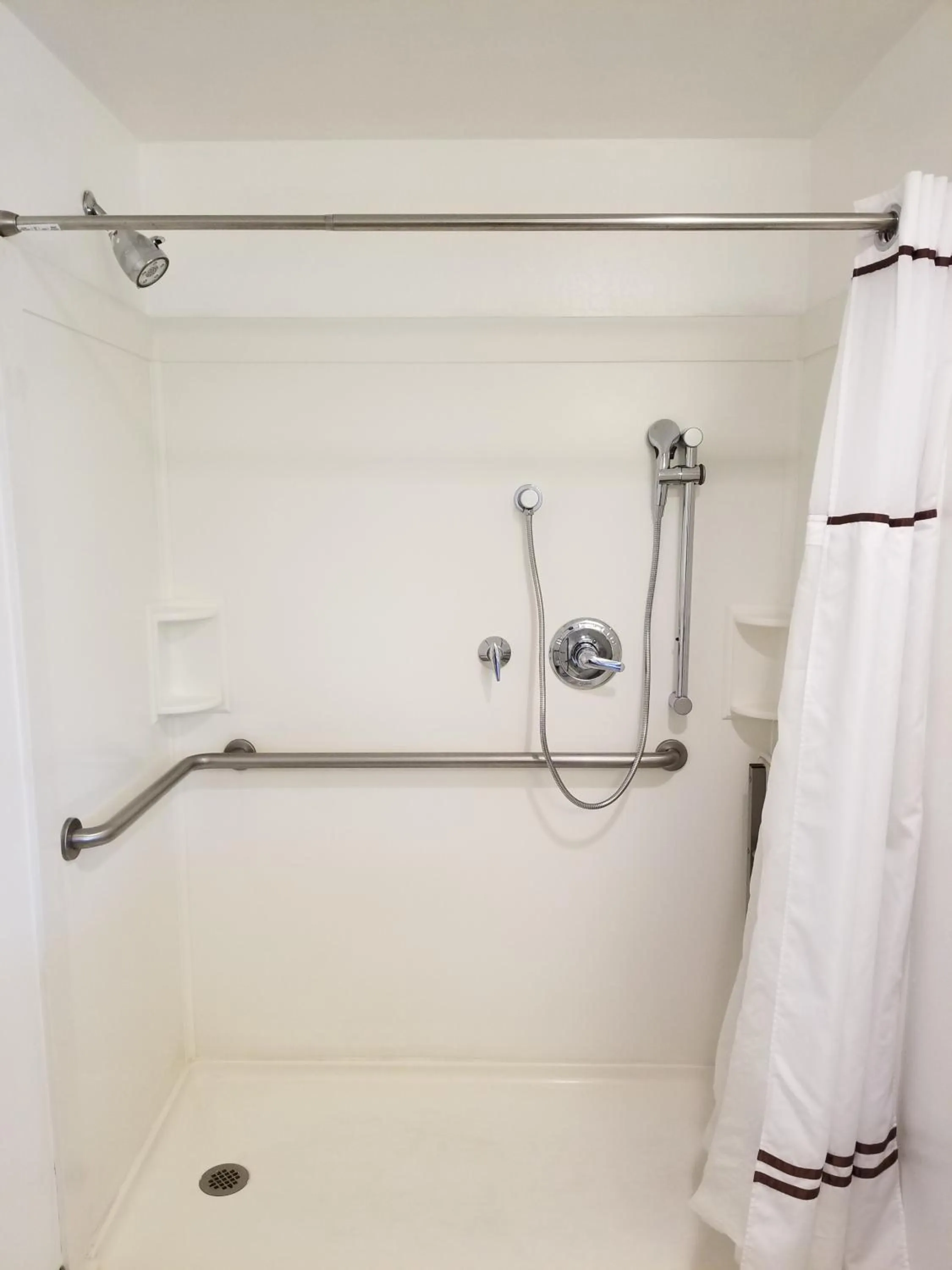 Shower in The Wharf Inn