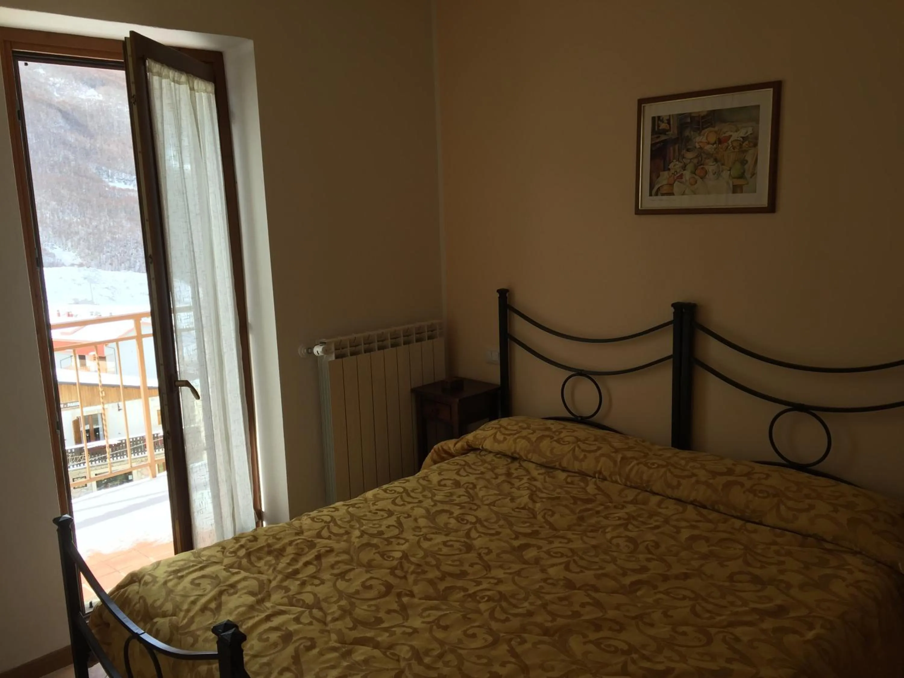 Balcony/Terrace, Bed in Hotel Campo Felice