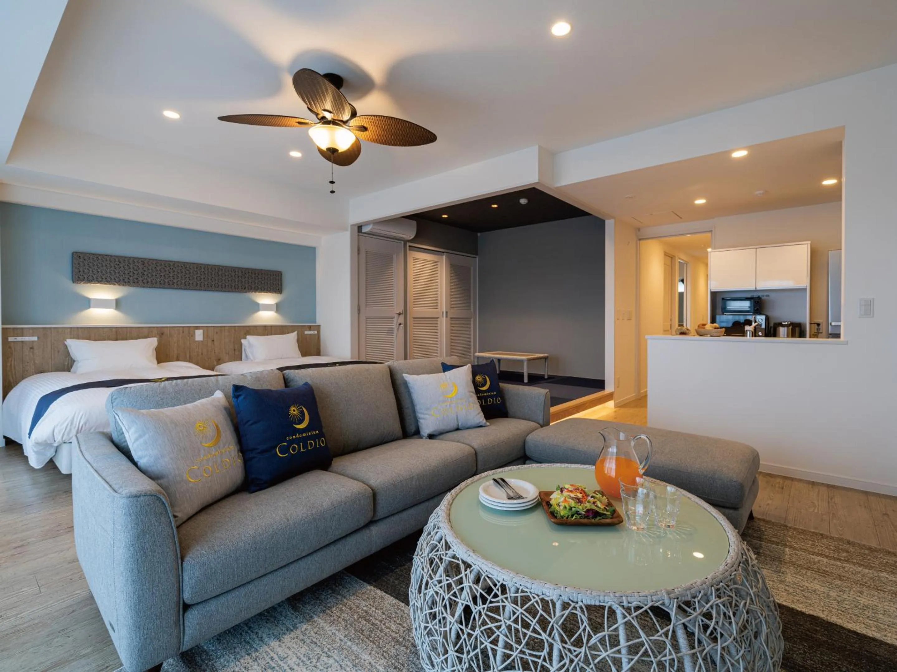 Living room in Aqua Palace Chatan by Coldio Premium