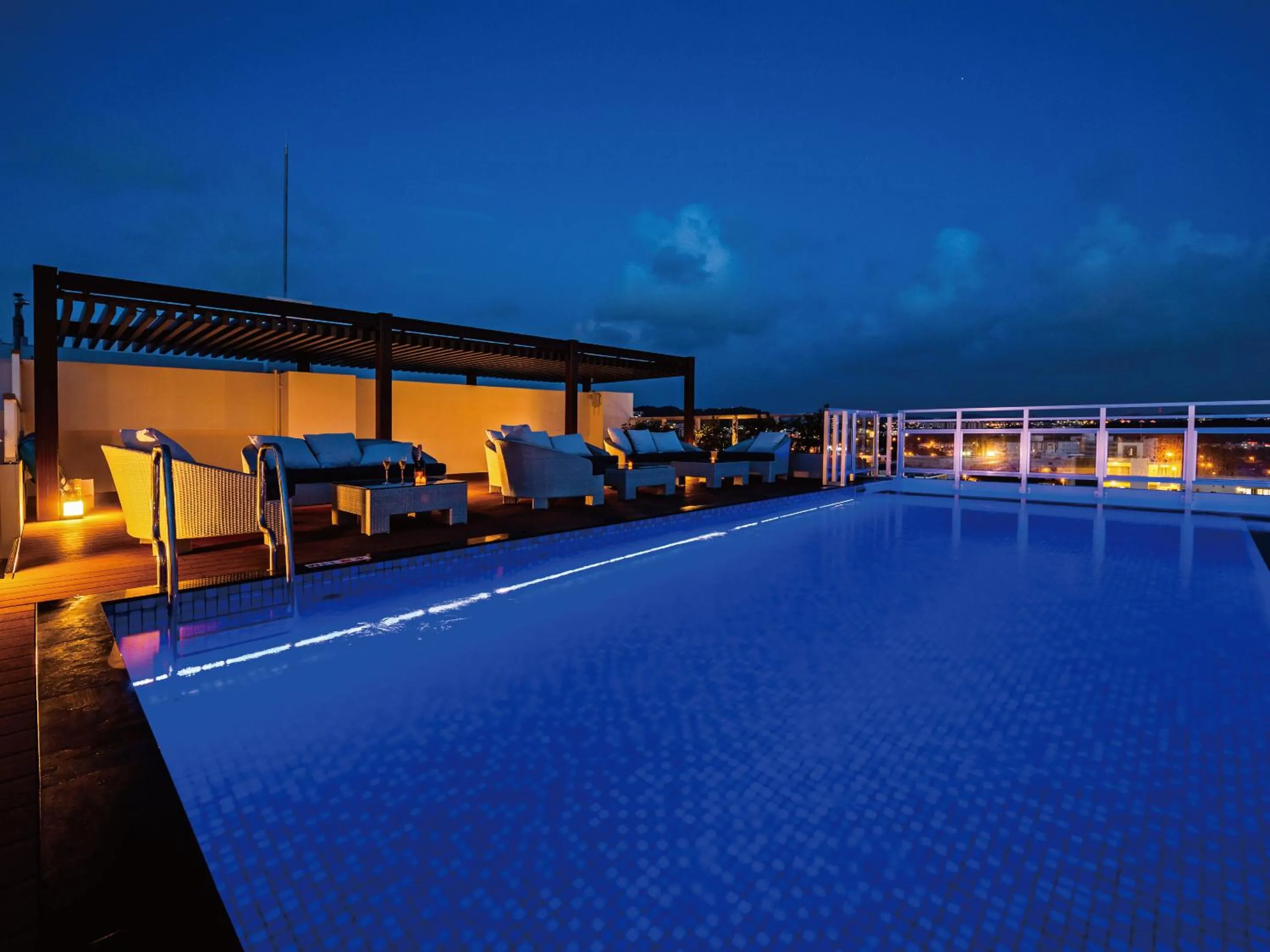 Swimming pool in Aqua Palace Chatan by Coldio Premium