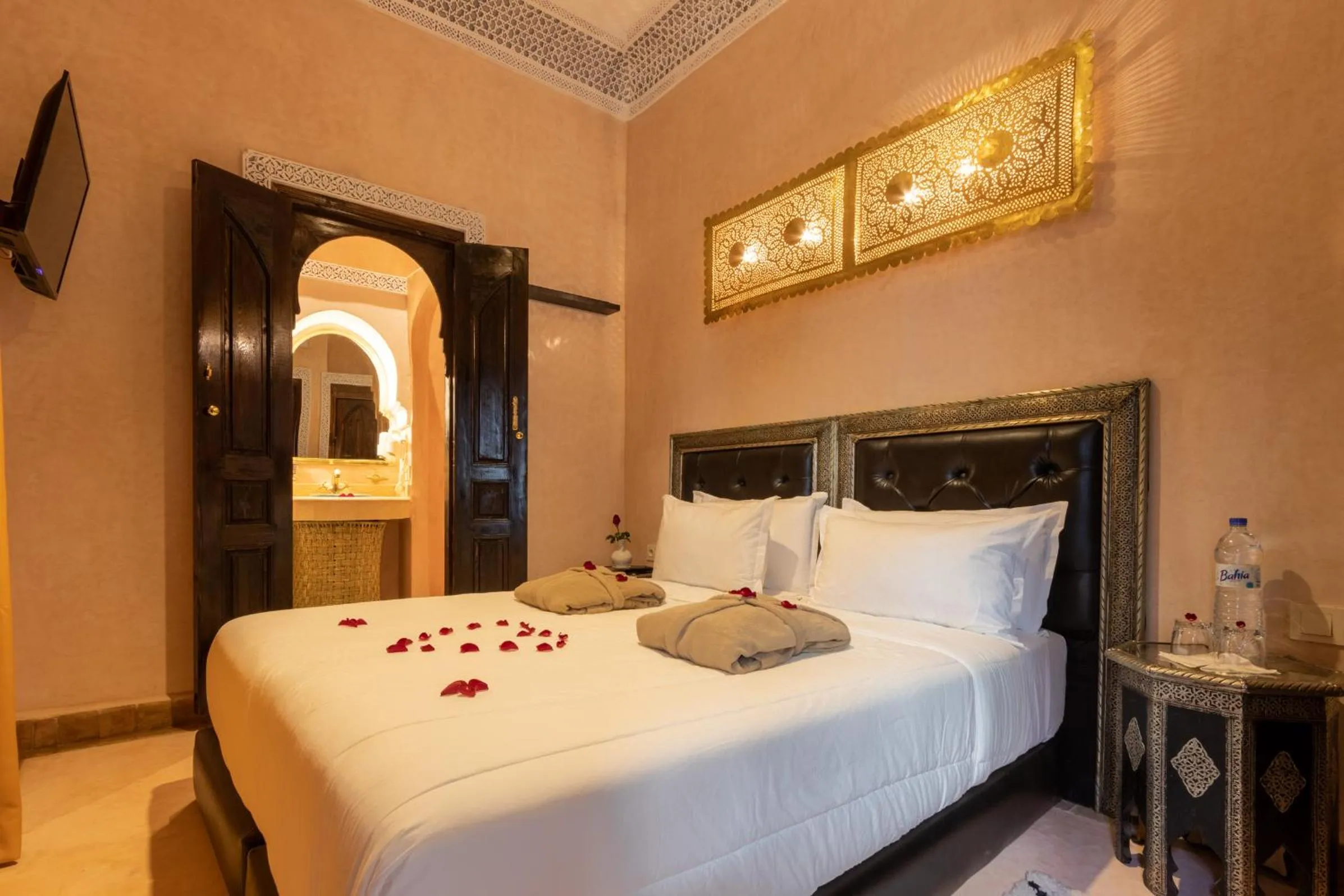 Bed in Riad Medina Art & Suites